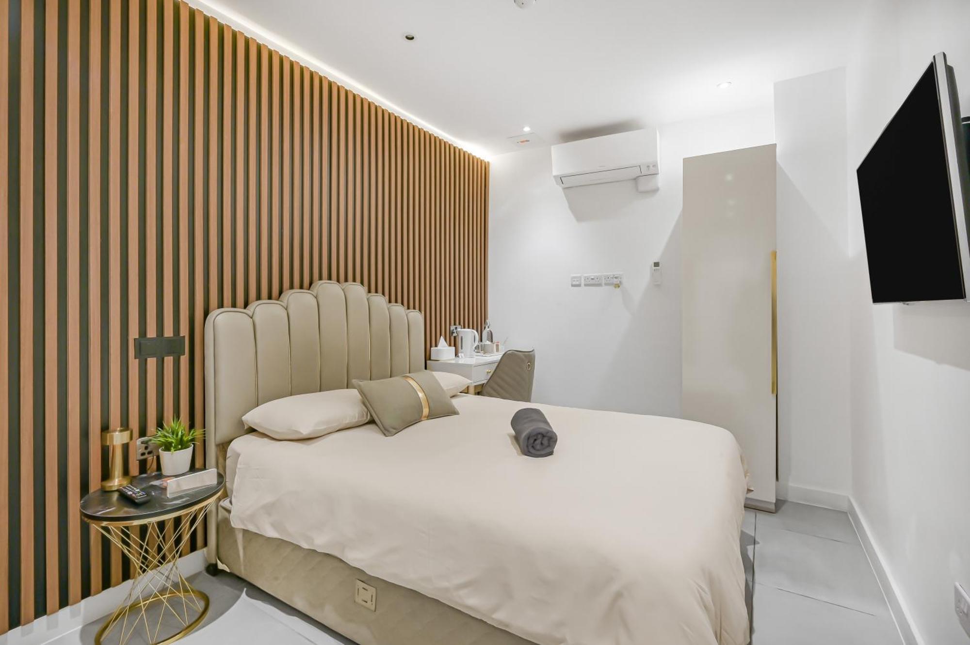 Deluxe Double Room No Window