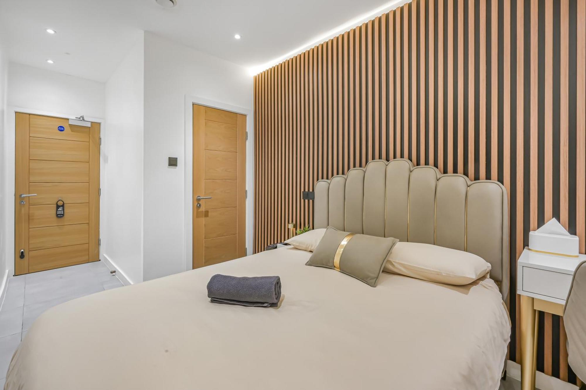 Deluxe Double Room No Window