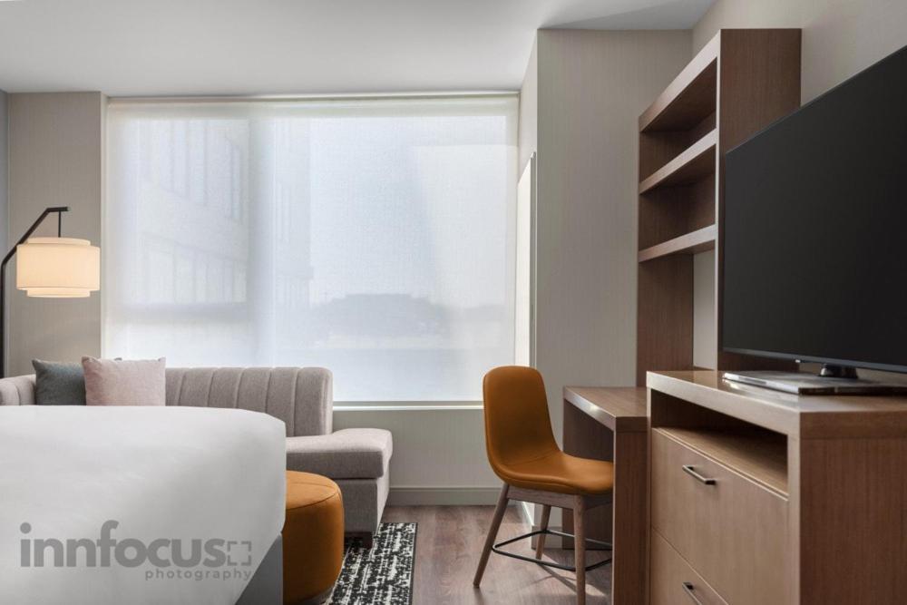 One-Bedroom King Suite