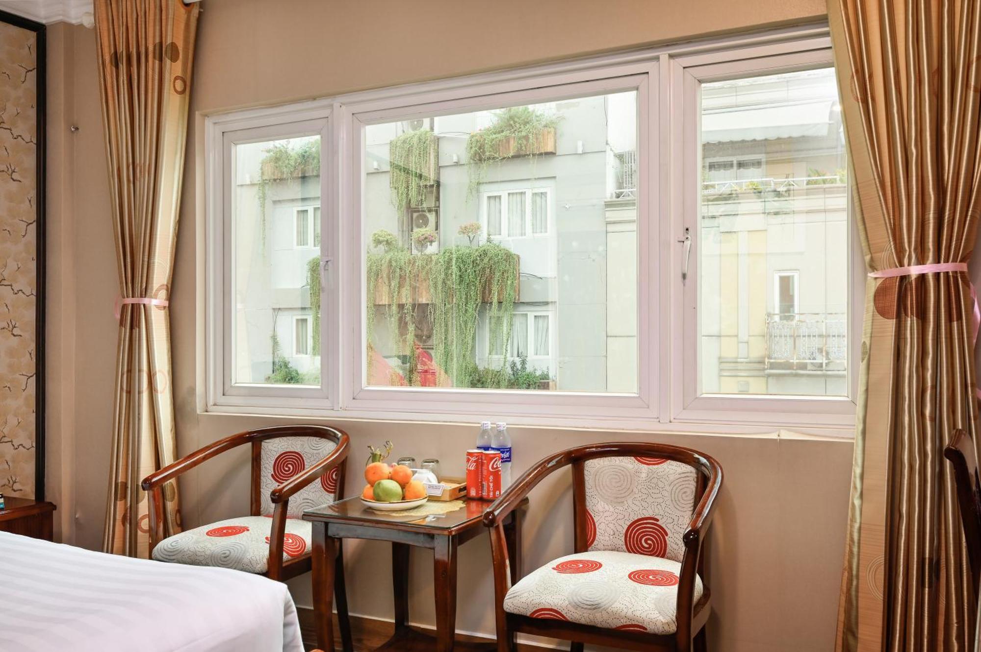 Deluxe City View Minibar