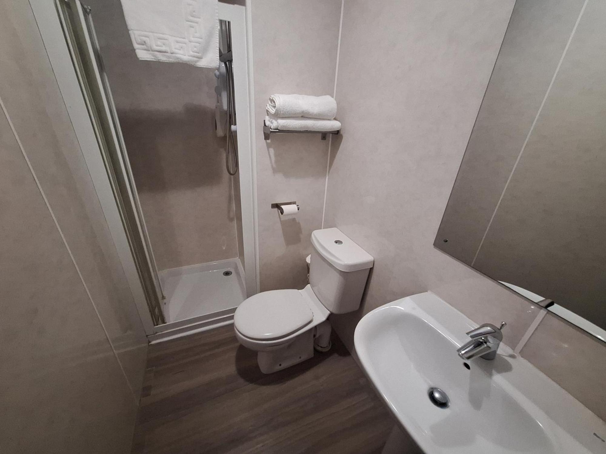 Double Room Private Bathroom