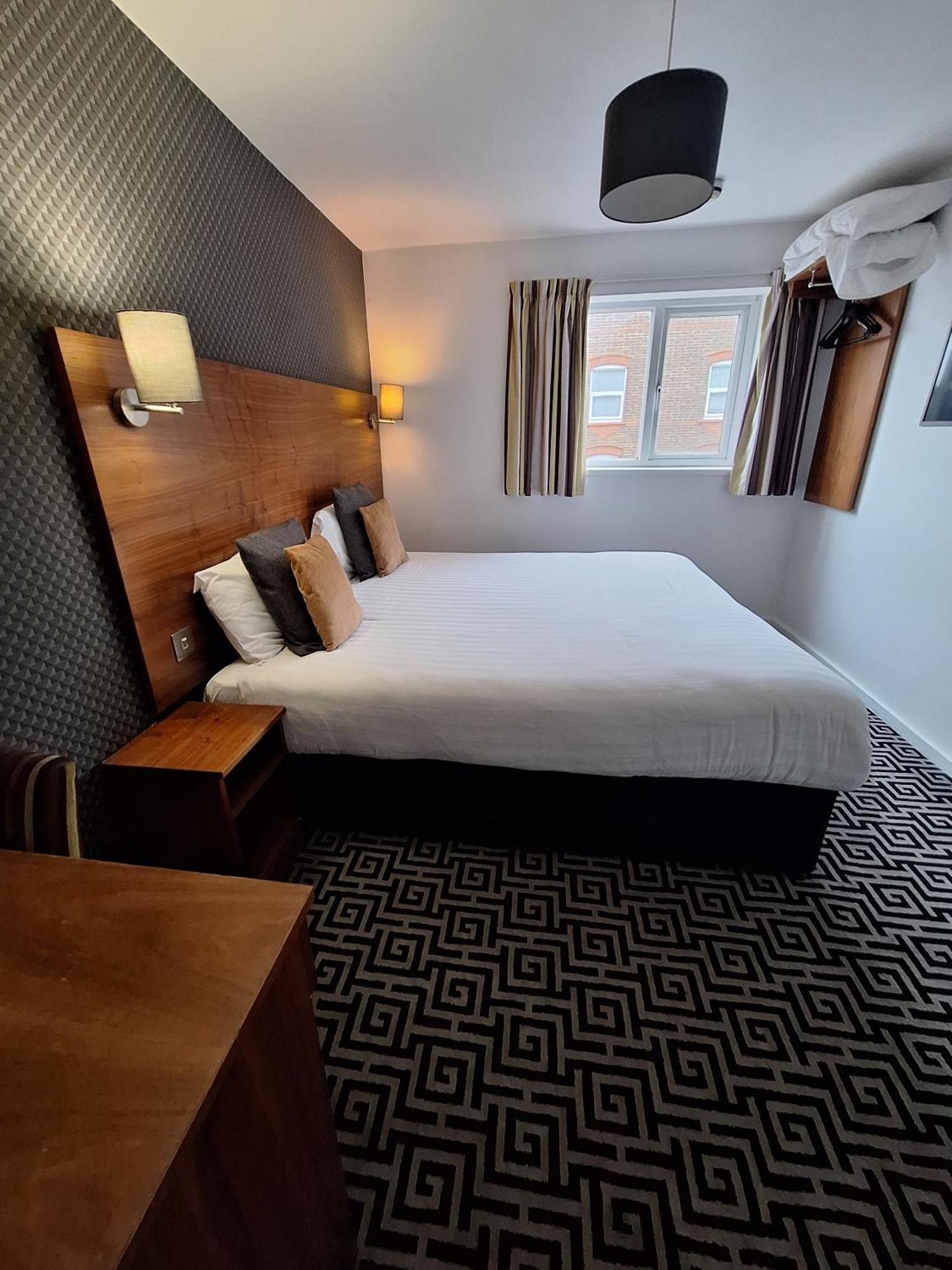 Double Room Private Bathroom