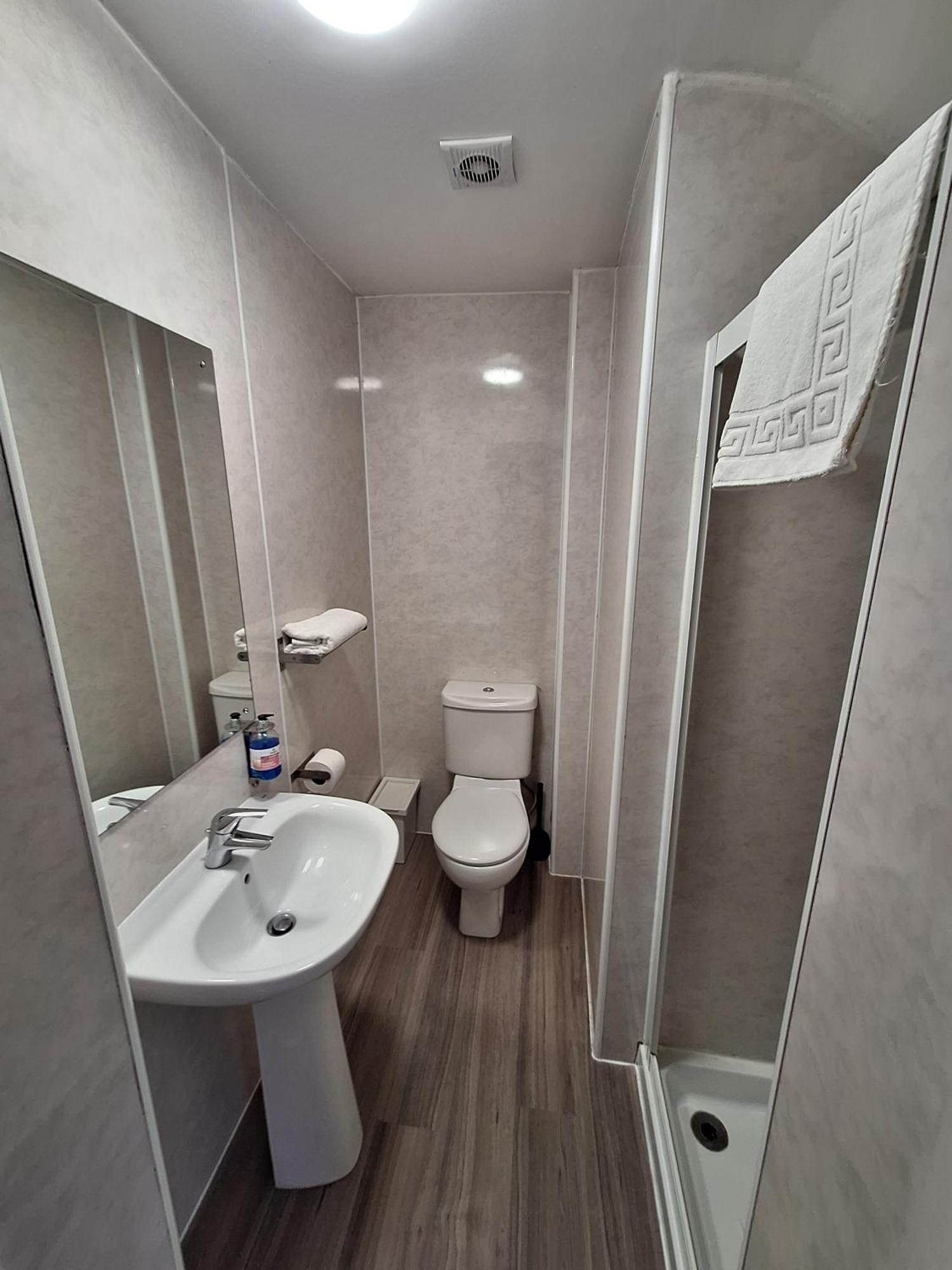 Double Room Private Bathroom