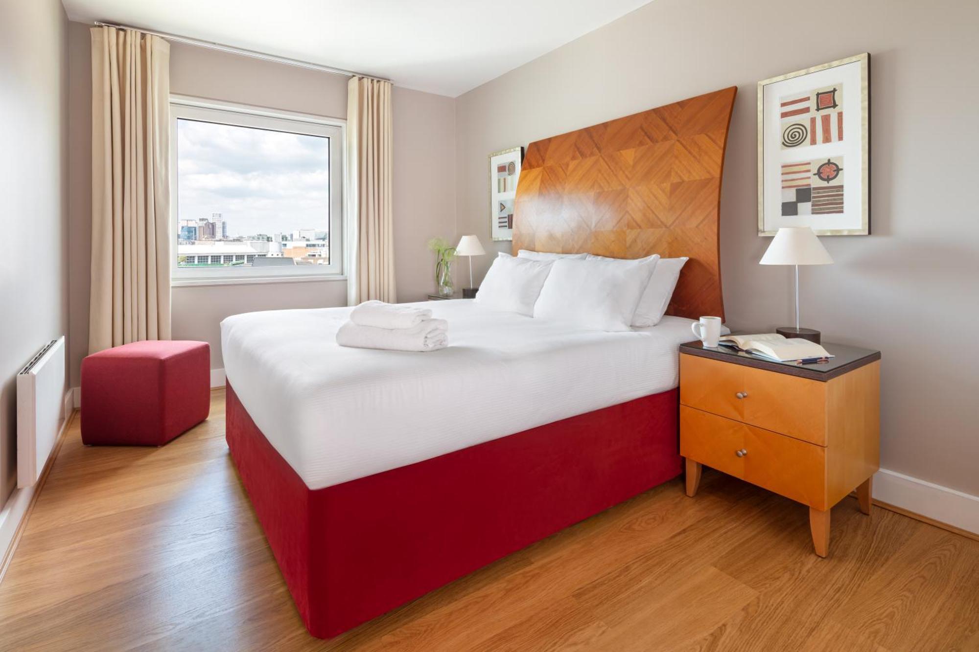 One-Bedroom Apartment Sofa Bed