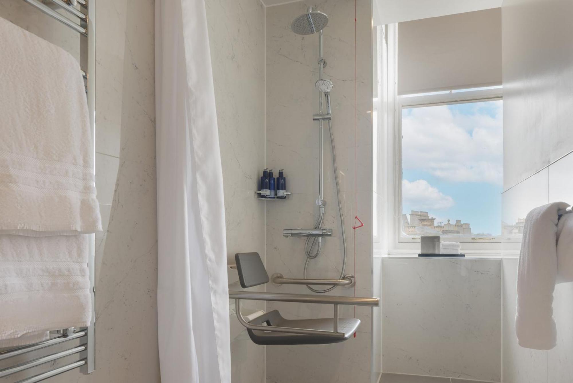 Deluxe King Room Mobility Accessible