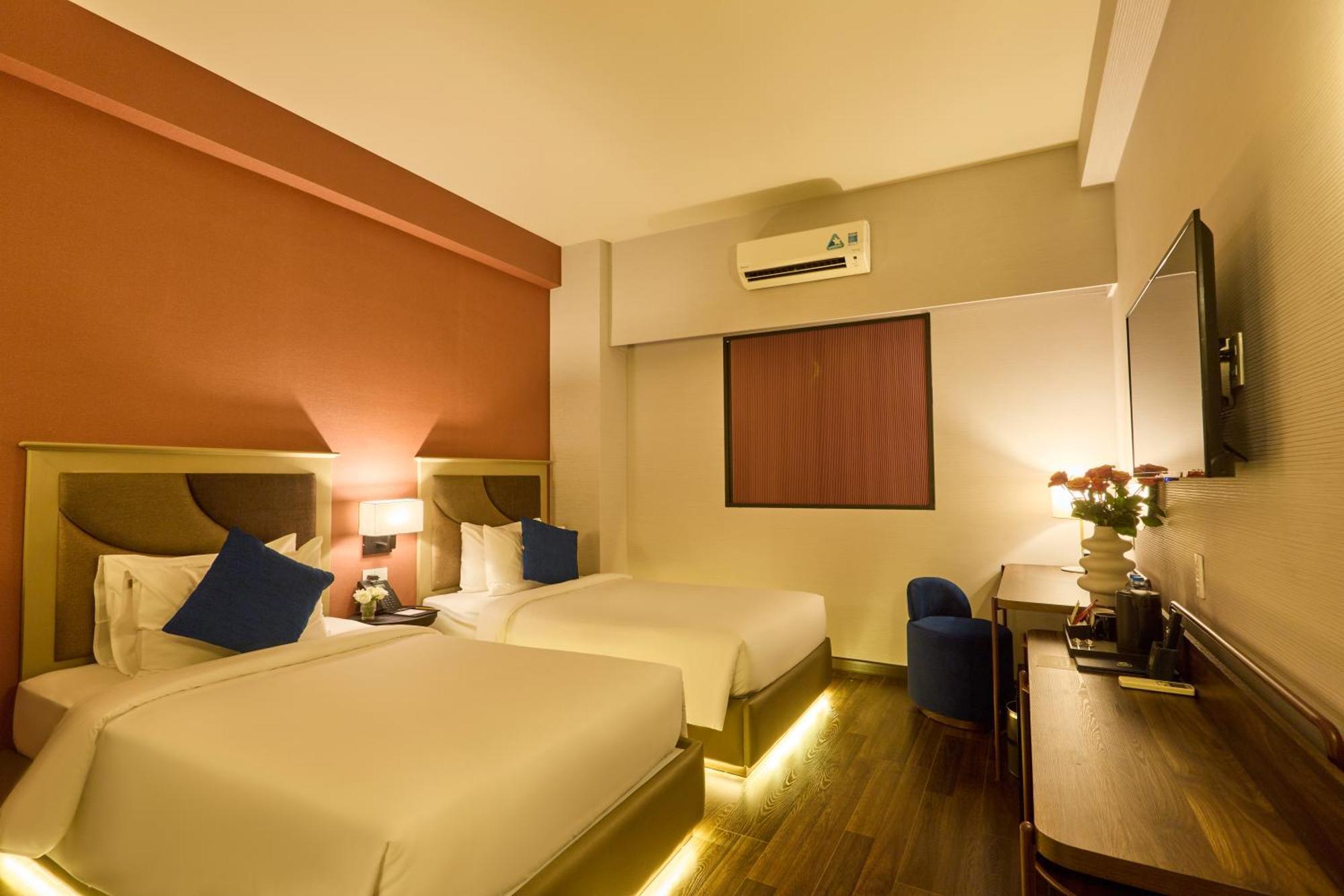 Premier Twin Window daily minibar