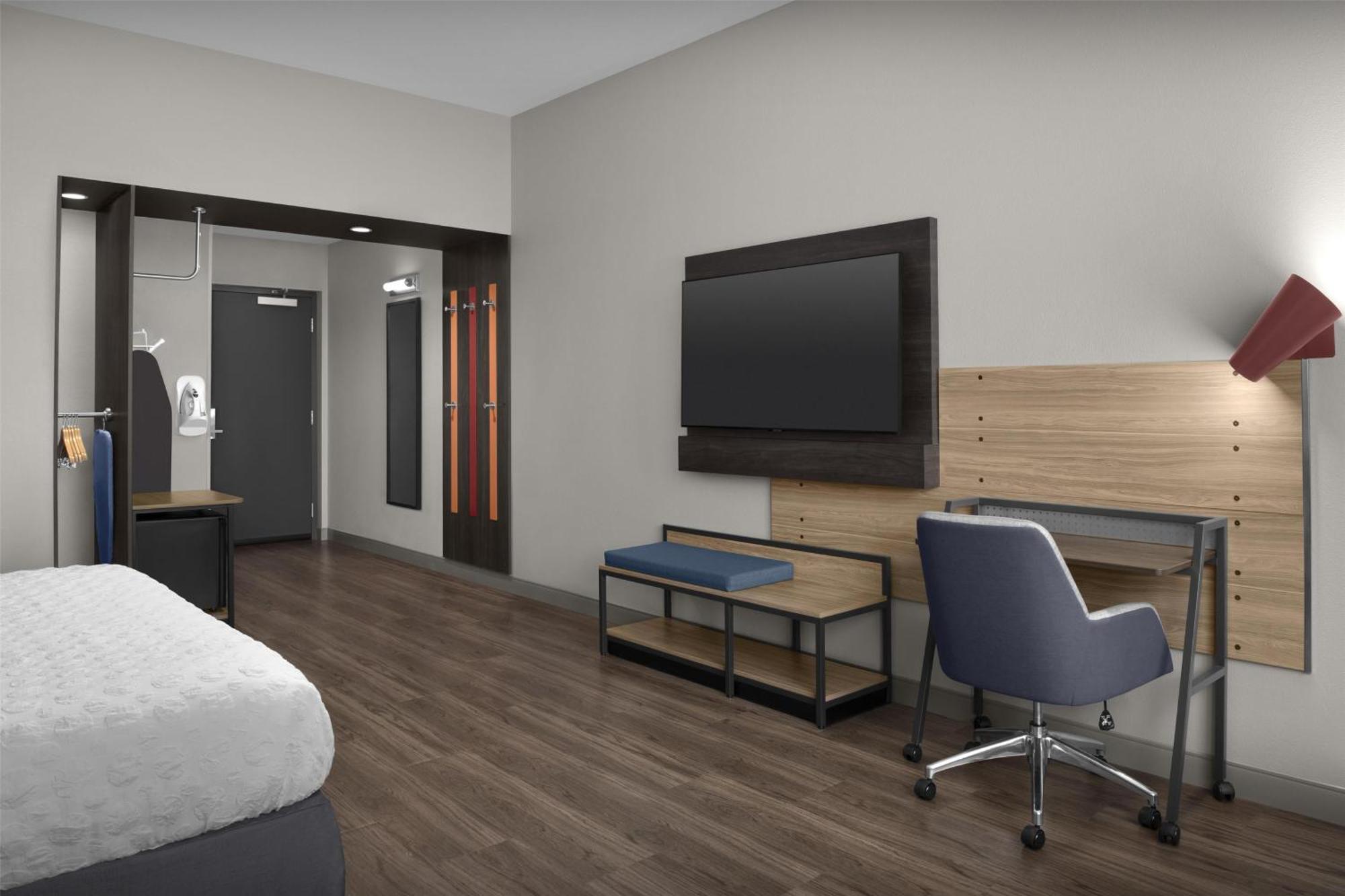 King Room Bath Tub Mobility Access