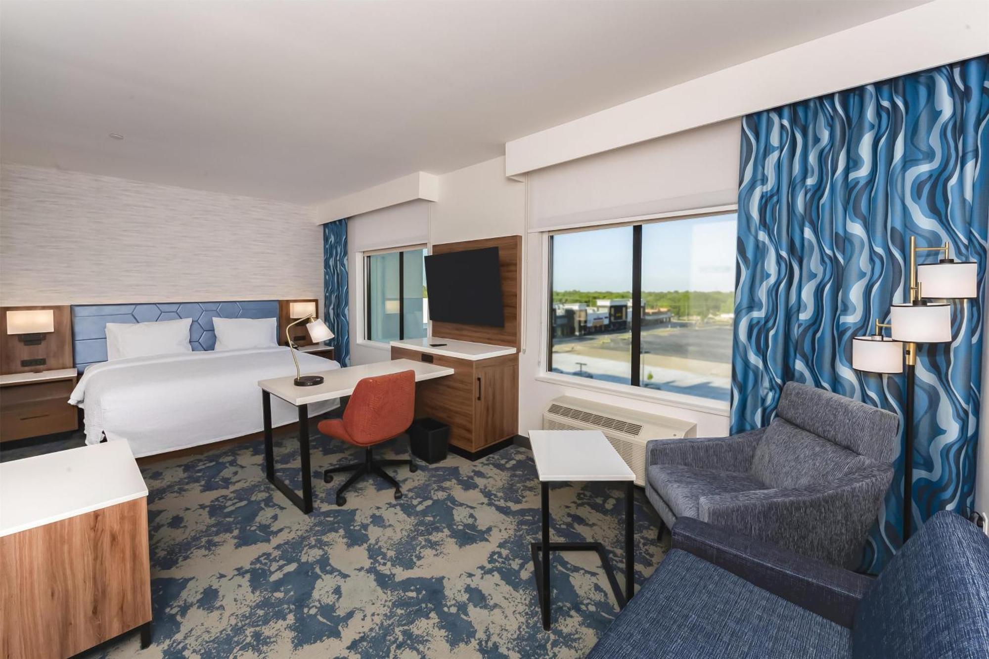 King Studio Suite with Wet Bar
