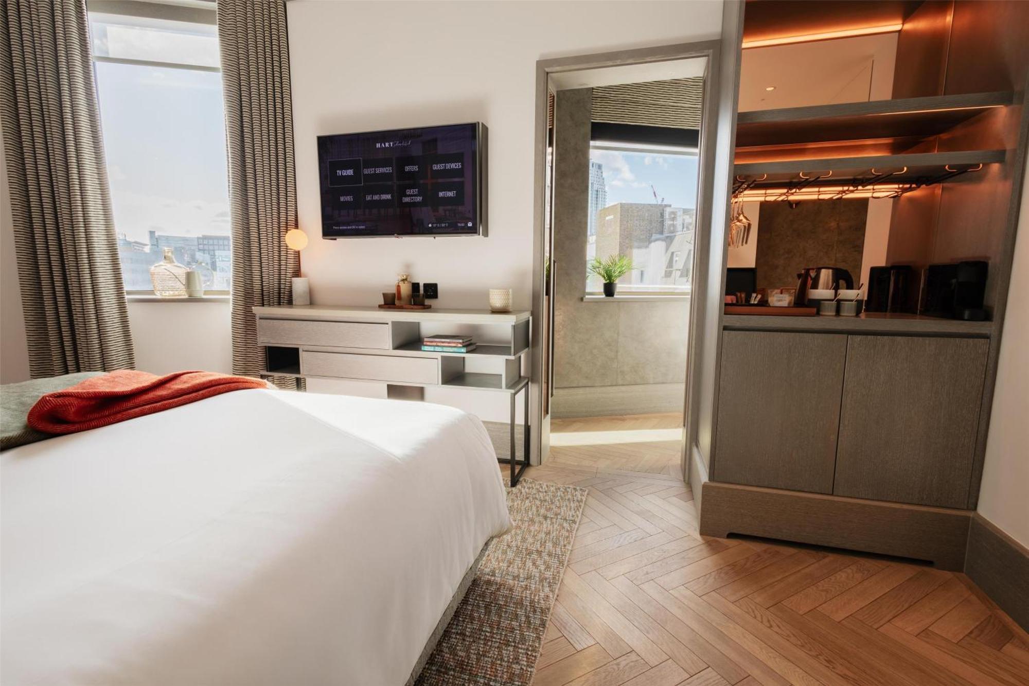 Superior King Corner Room