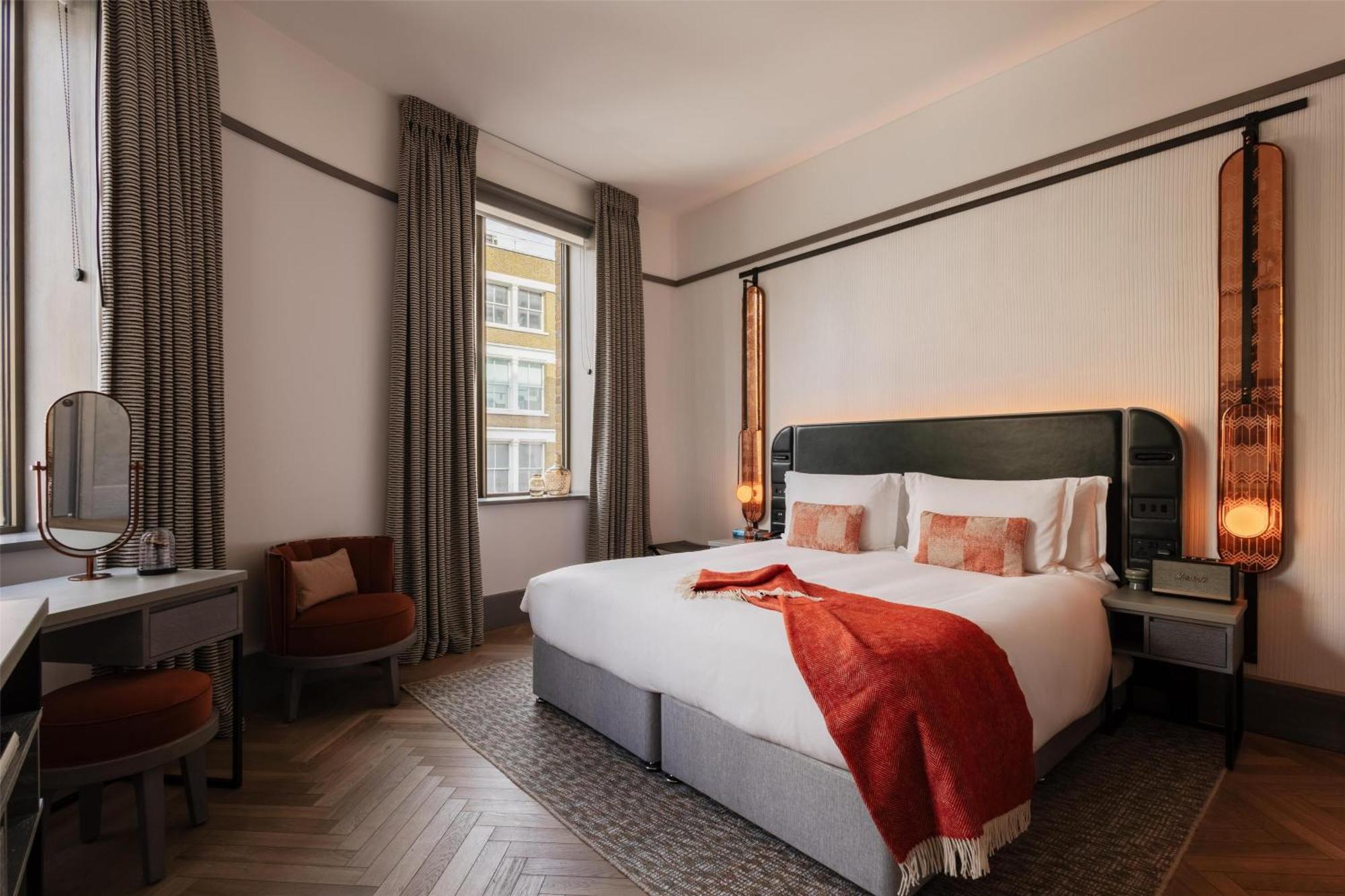 Superior King Corner Room