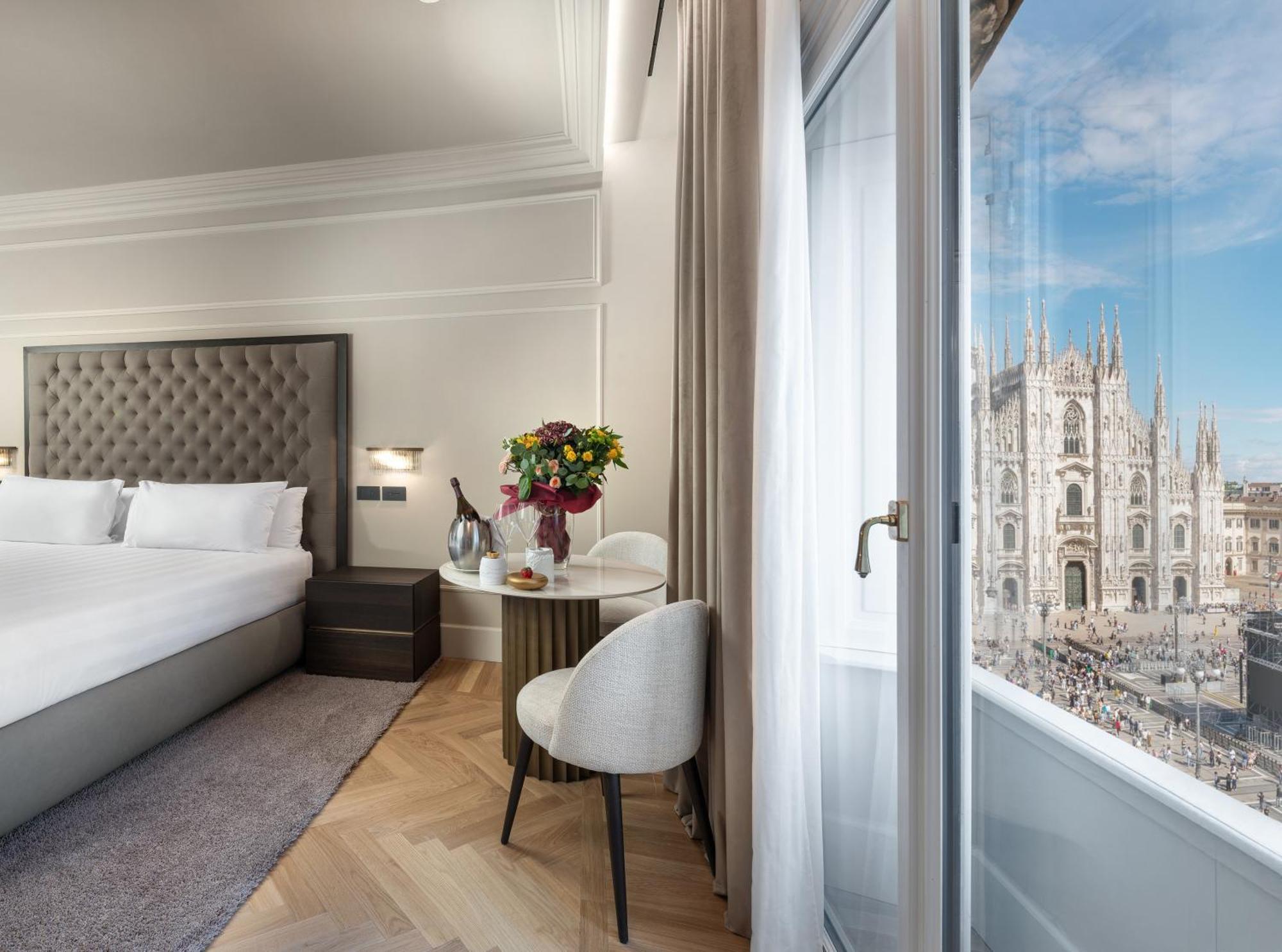 Junior Suite with Duomo Cathedral View
