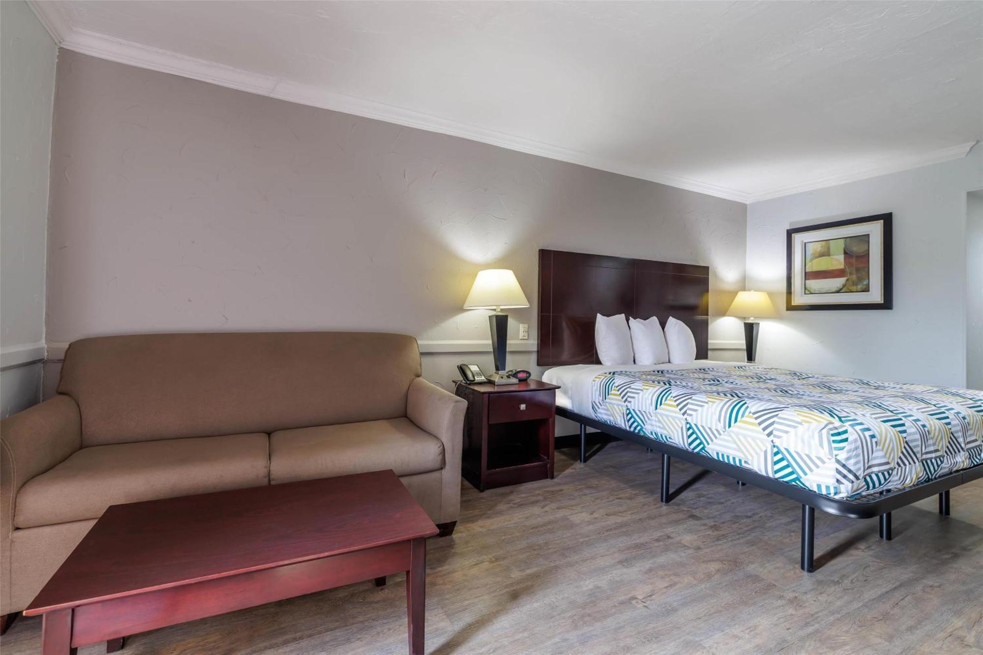 Deluxe King Room - Non-Smoking
