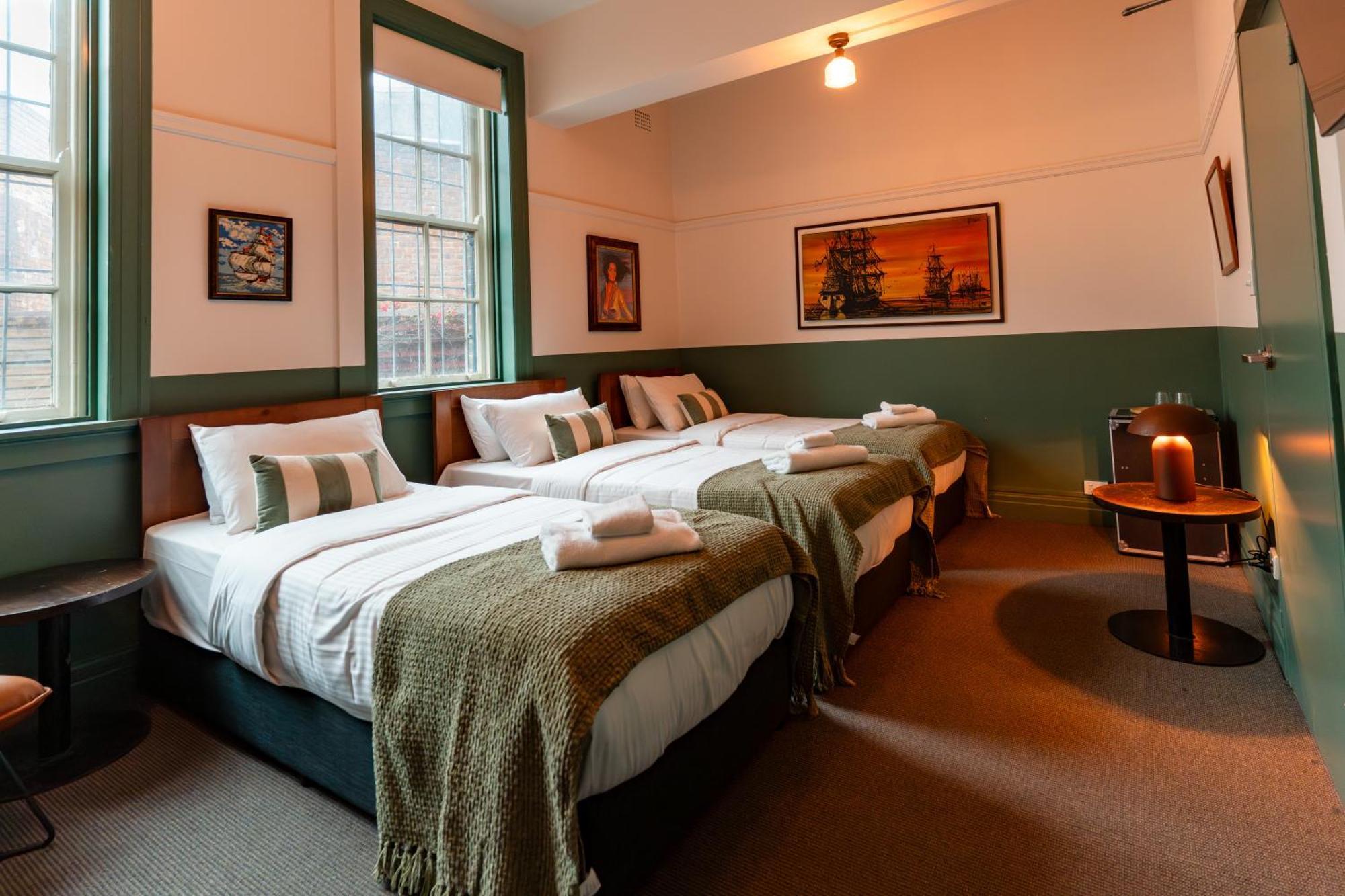Basic Triple Room with Shared Bathroom