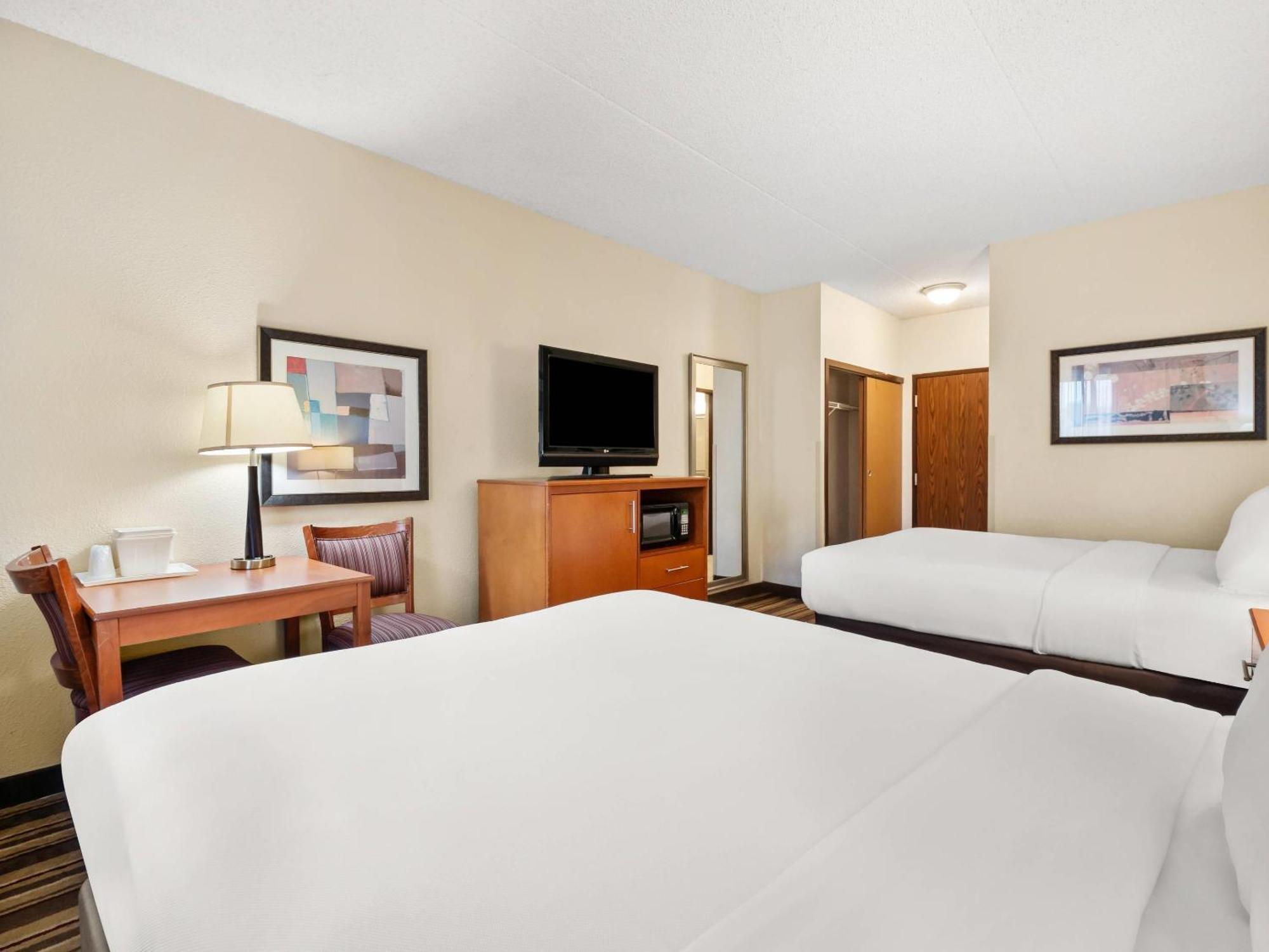 Queen Room Two Queen Beds Non-Smoking