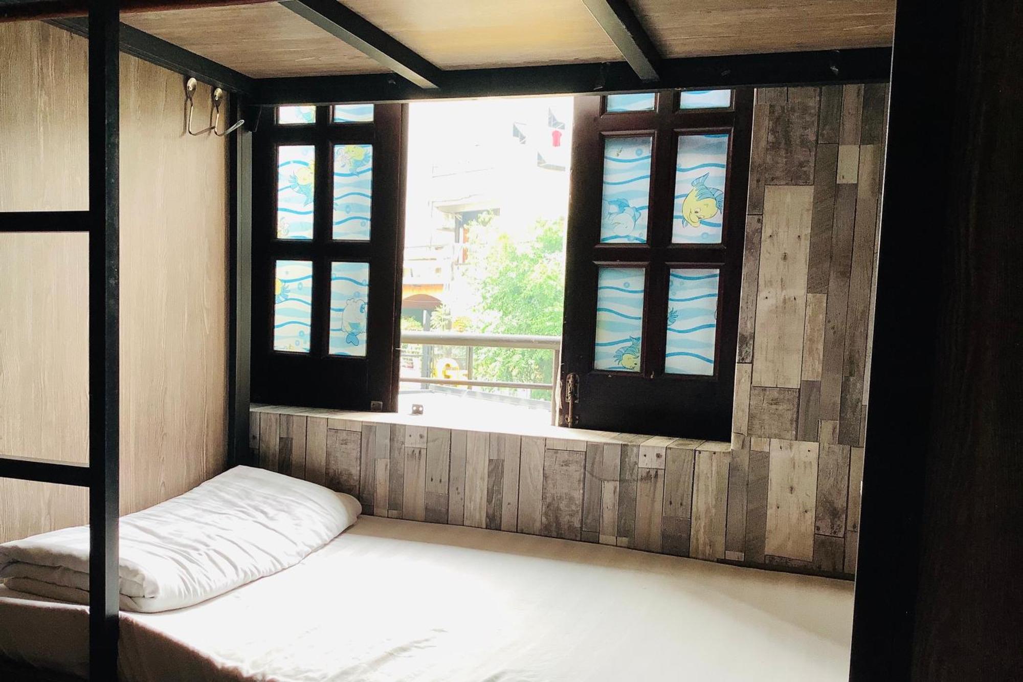 Bunk Bed Mixed Dormitory Room