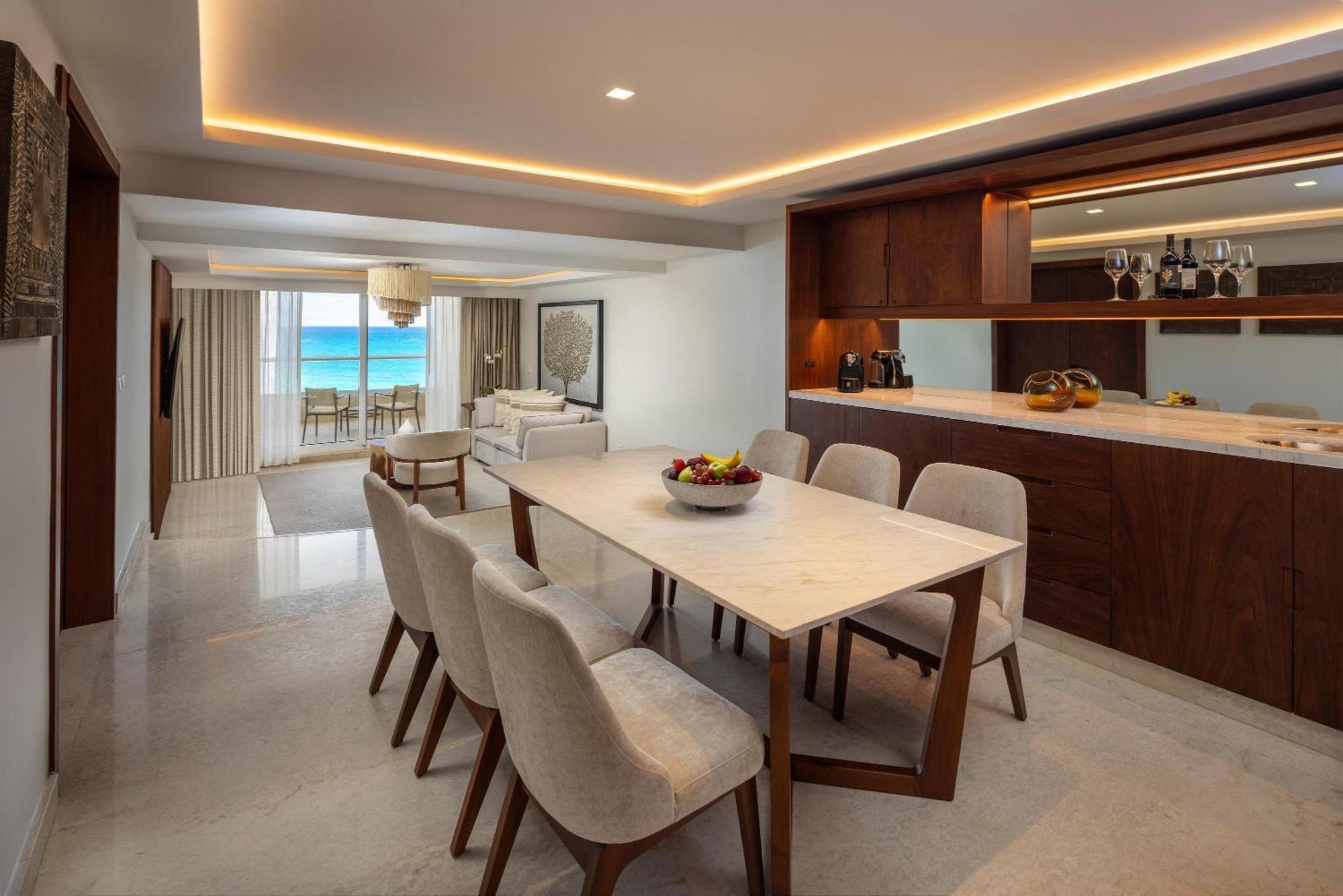 Superior Governor Suite Partial Ocean View King Size Bed