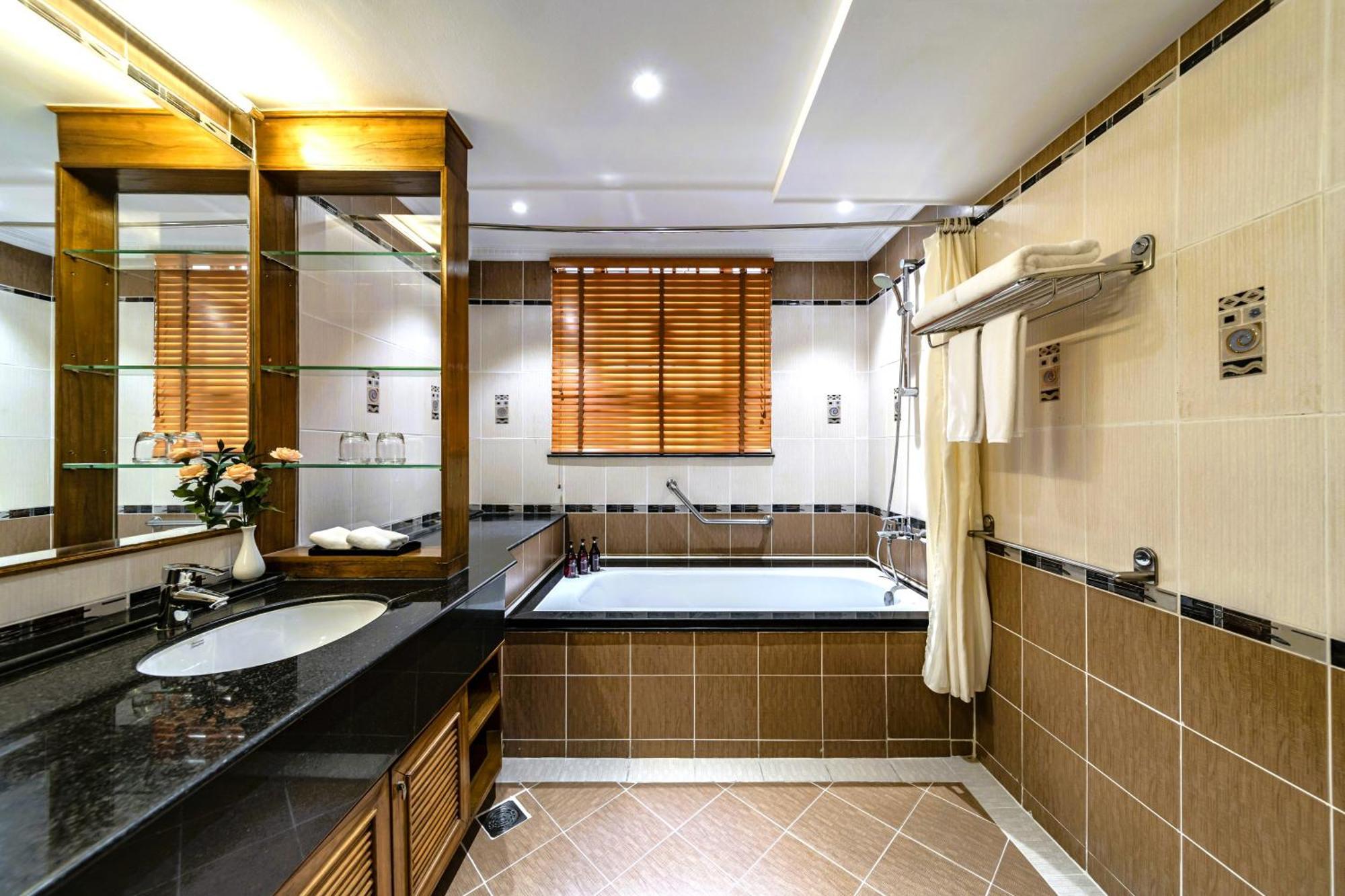 Three-Bedroom Premier Balcony