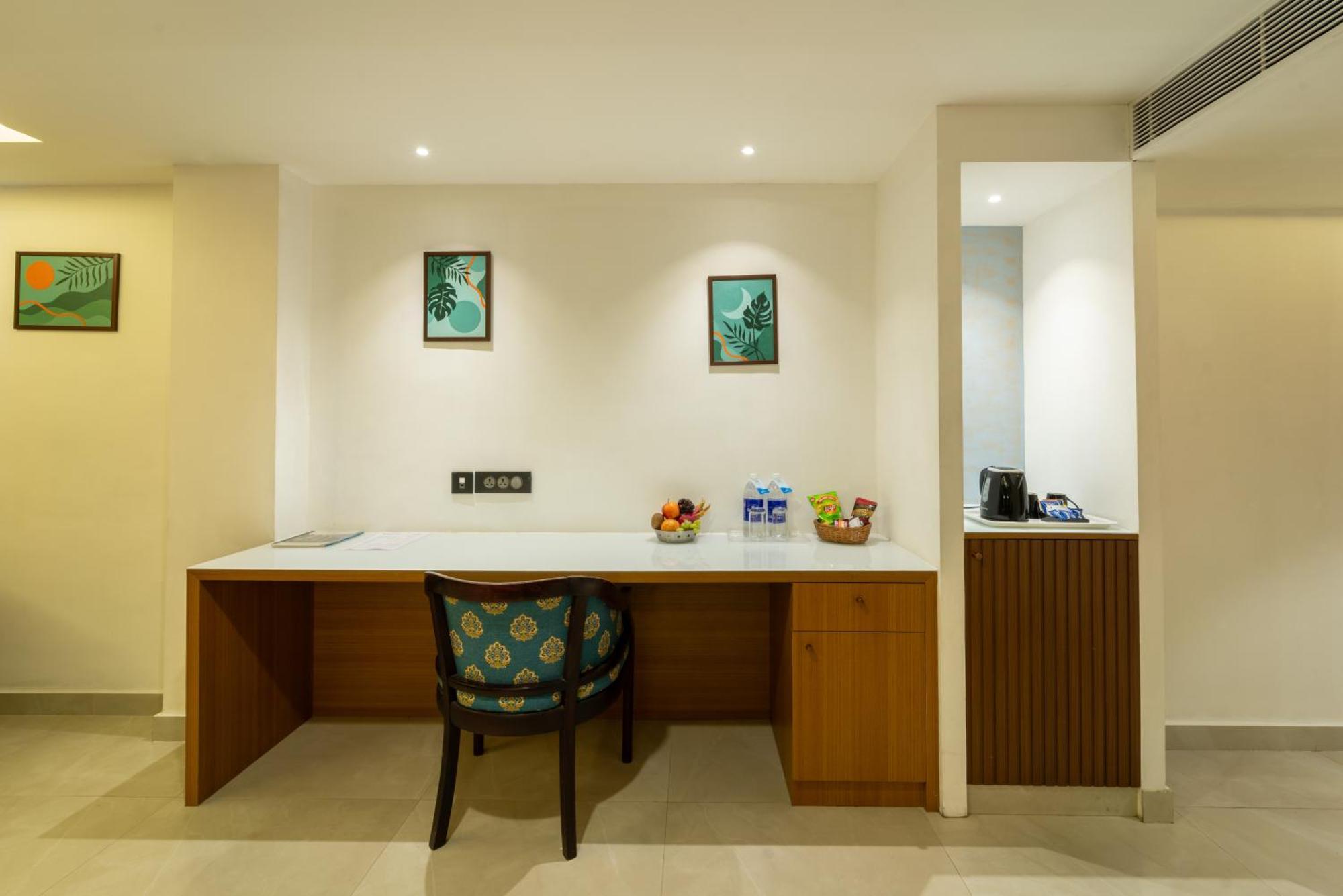 Deluxe Double or Twin Room City View