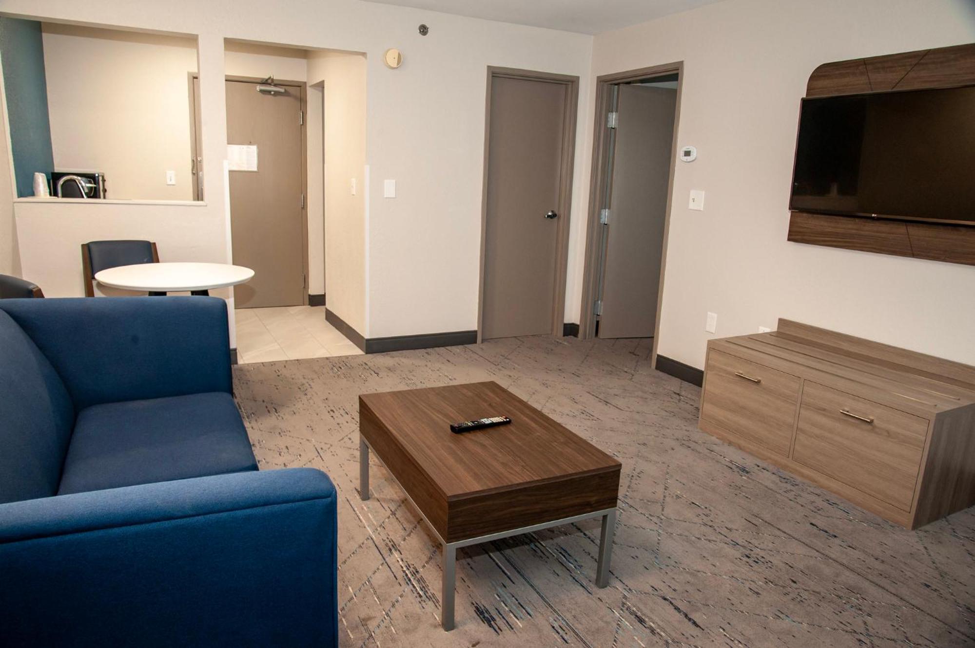 One Bedroom King Suite Sofa Bed Non-Smoking
