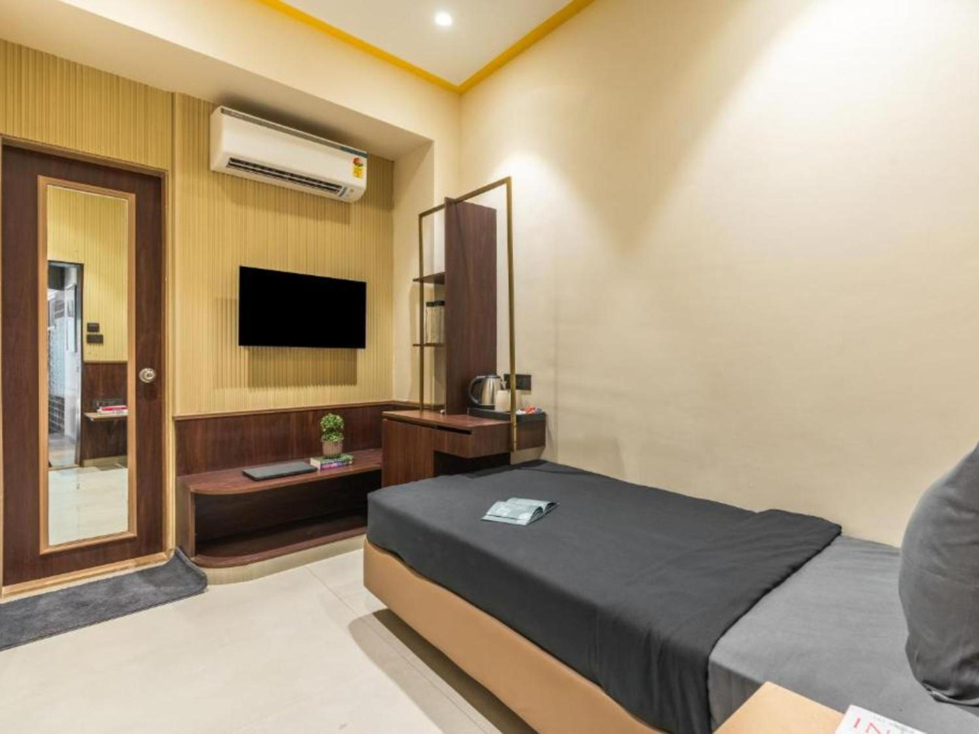 Deluxe Single Room