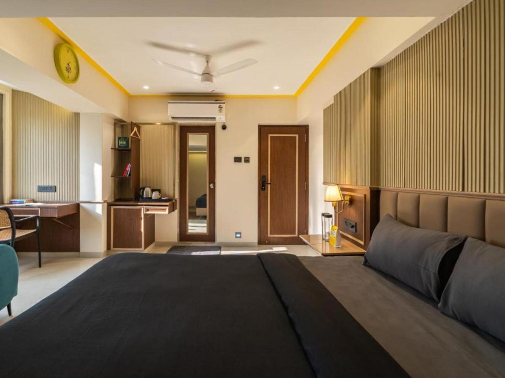 Superior Double Room Bathtub