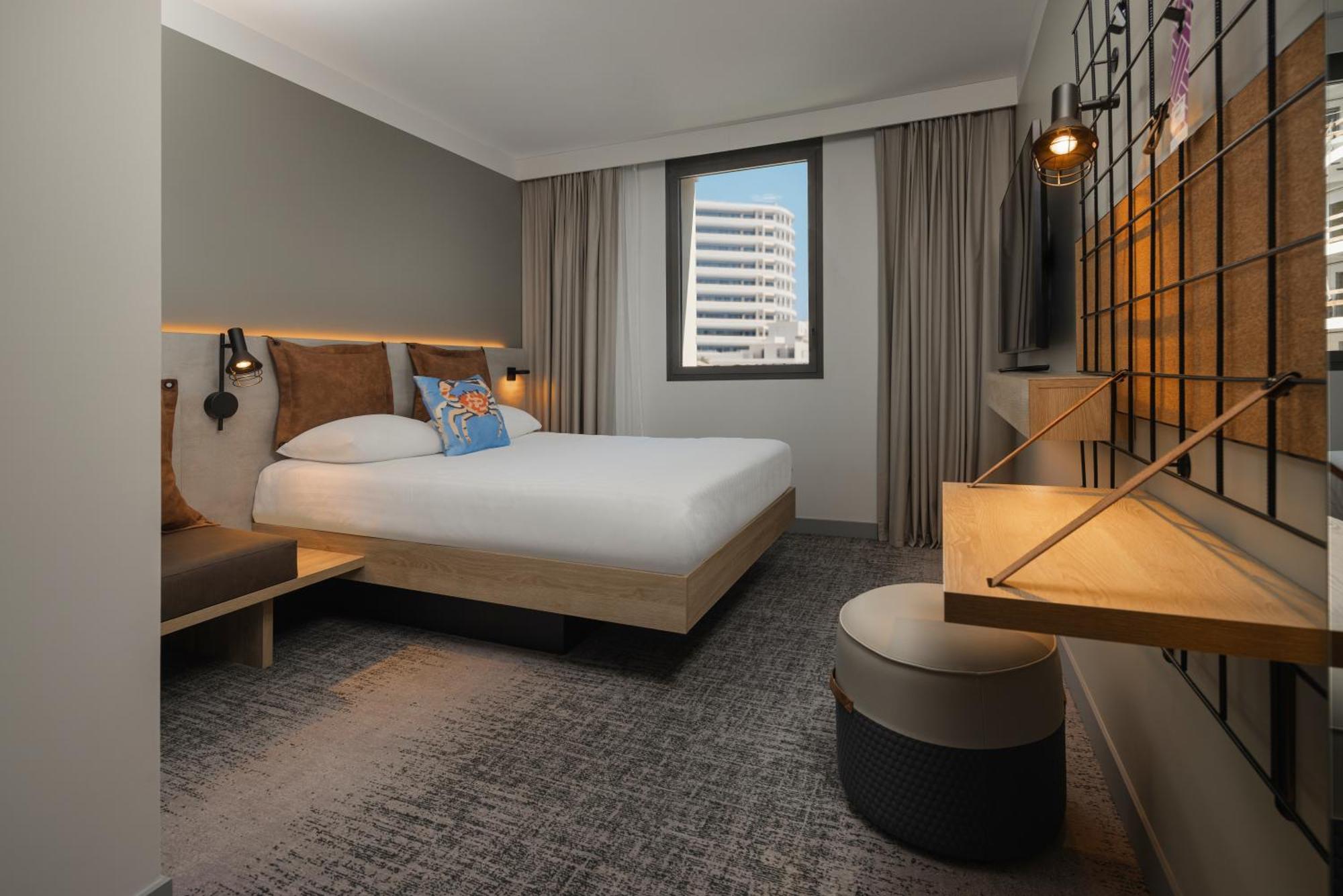Moxy Superior Double Room