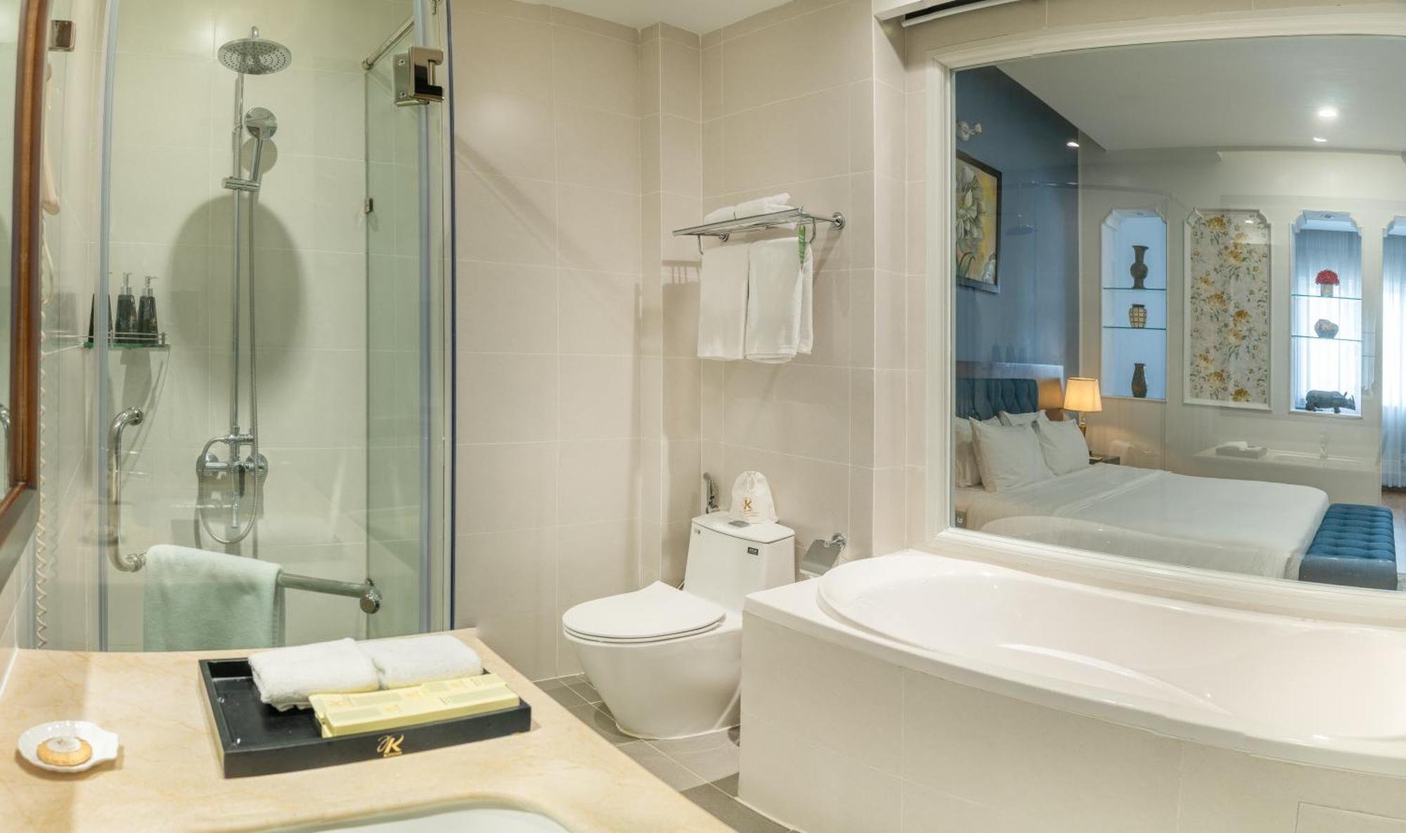Suite Complimentary minibar 1 set of laundry or person or not accumulated