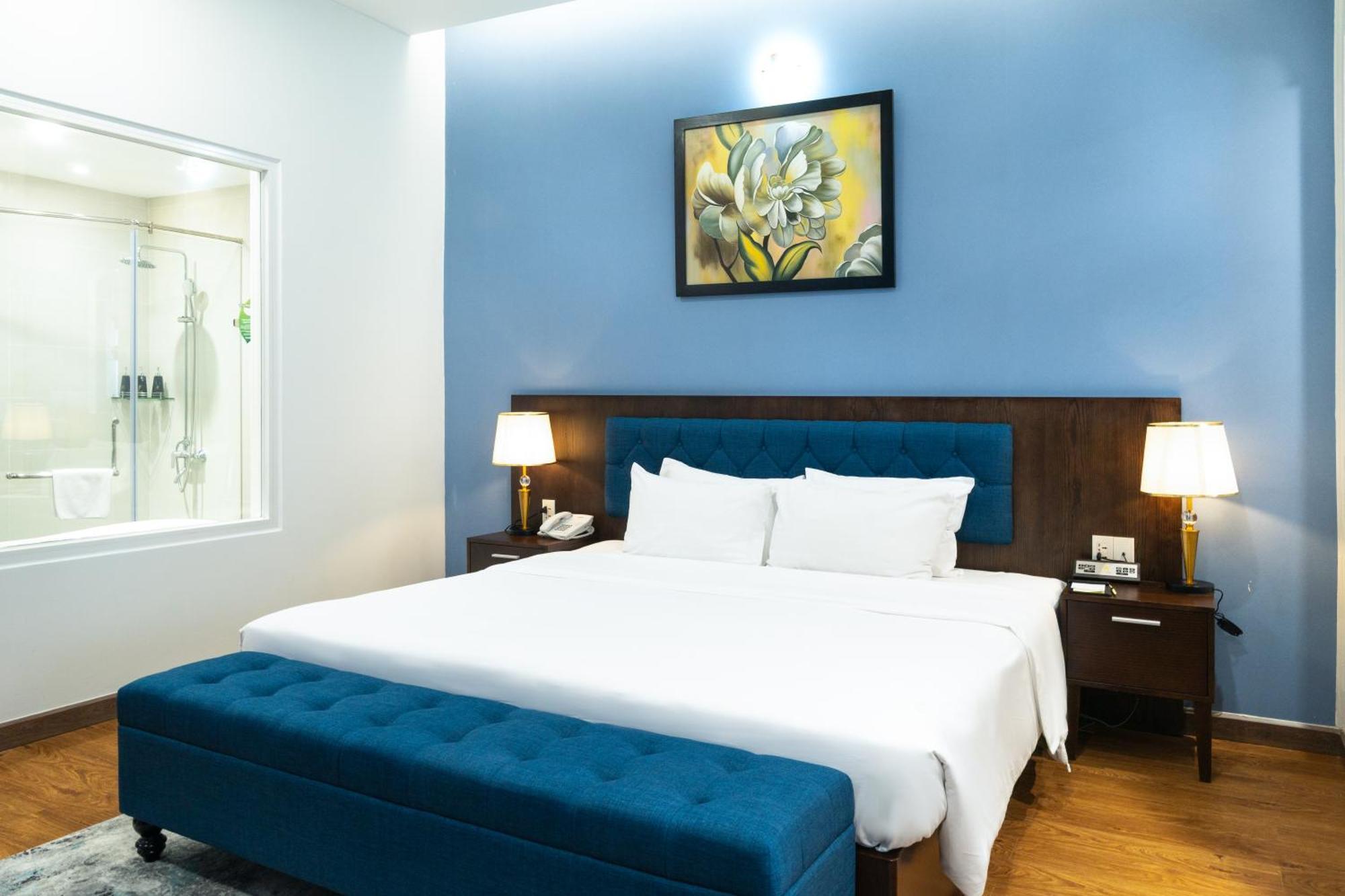 Suite Complimentary minibar 1 set of laundry or person or not accumulated