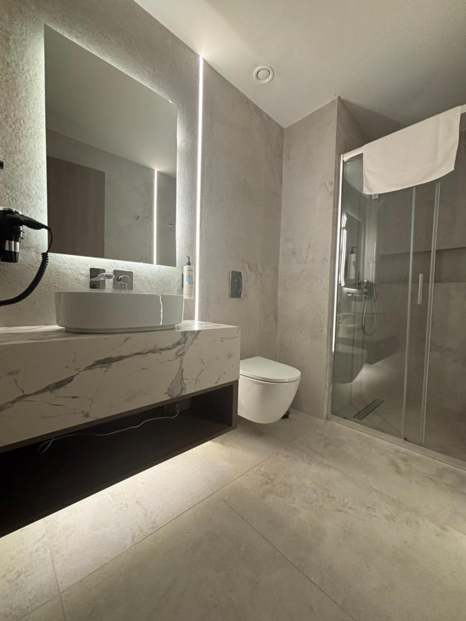 Deluxe Double or Twin Room with Balcony