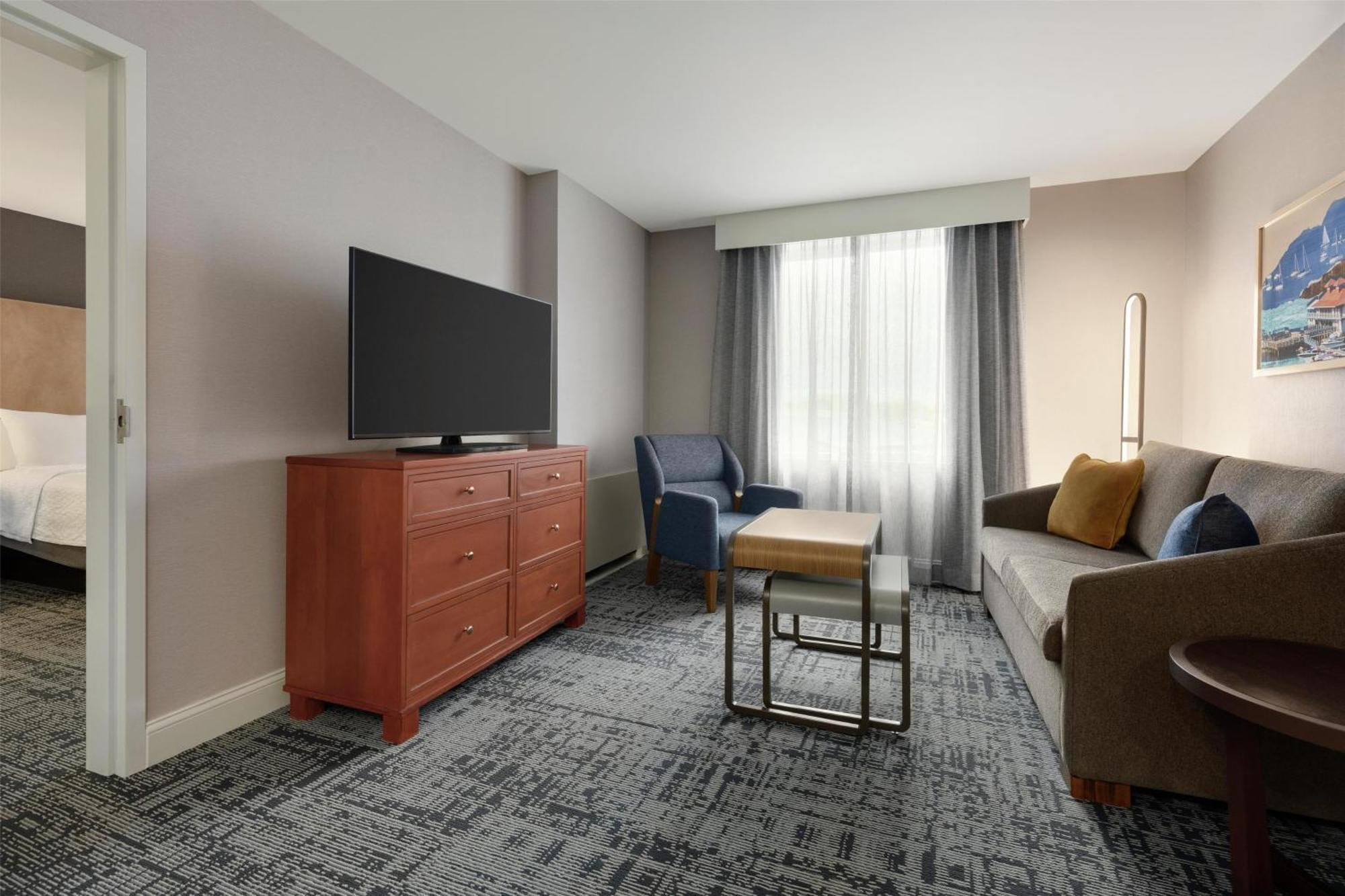One-Bedroom Queen Suite Two Queen Beds Non-Smoking
