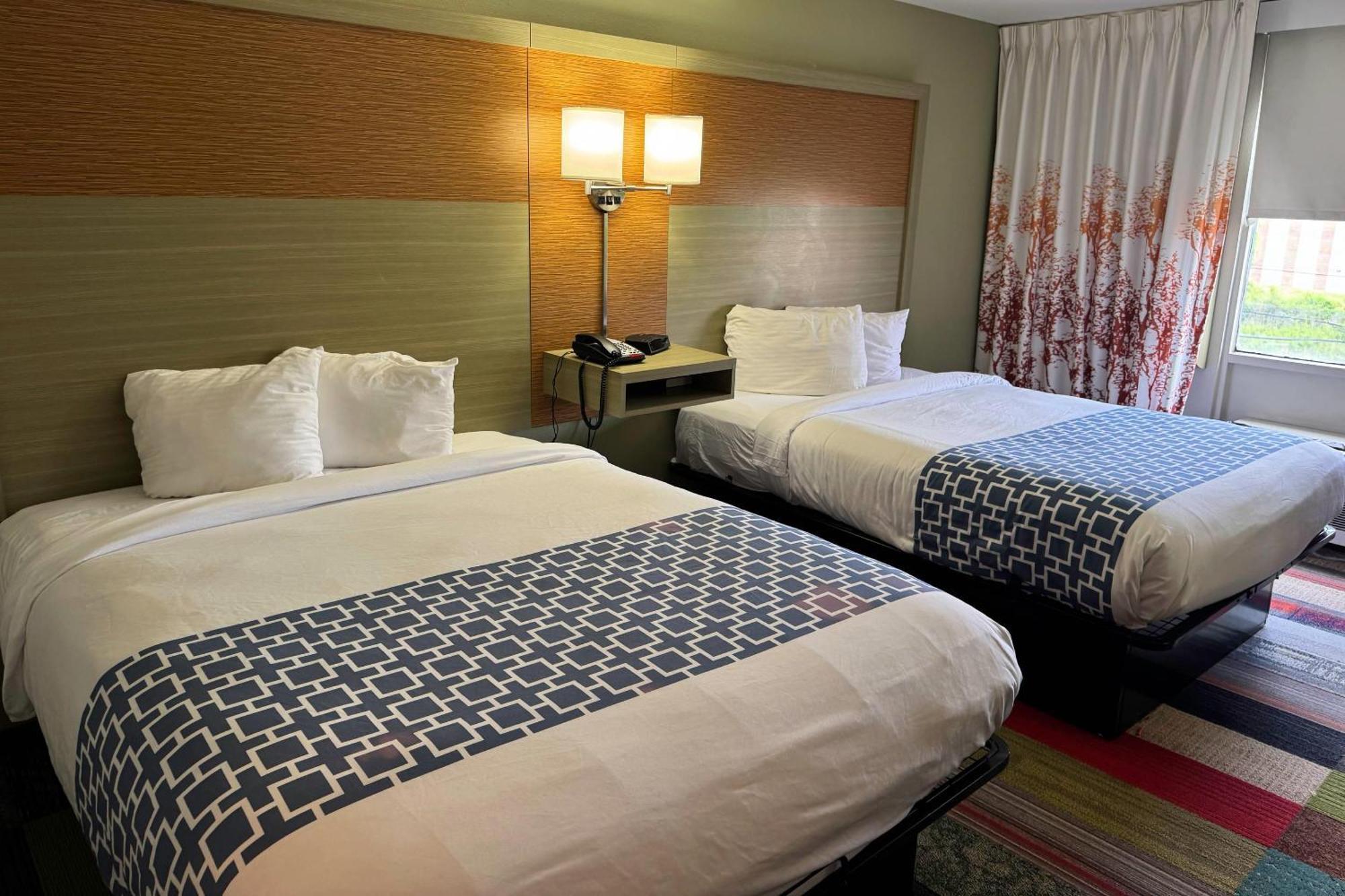 Queen Room Two Queen Beds Non-Smoking