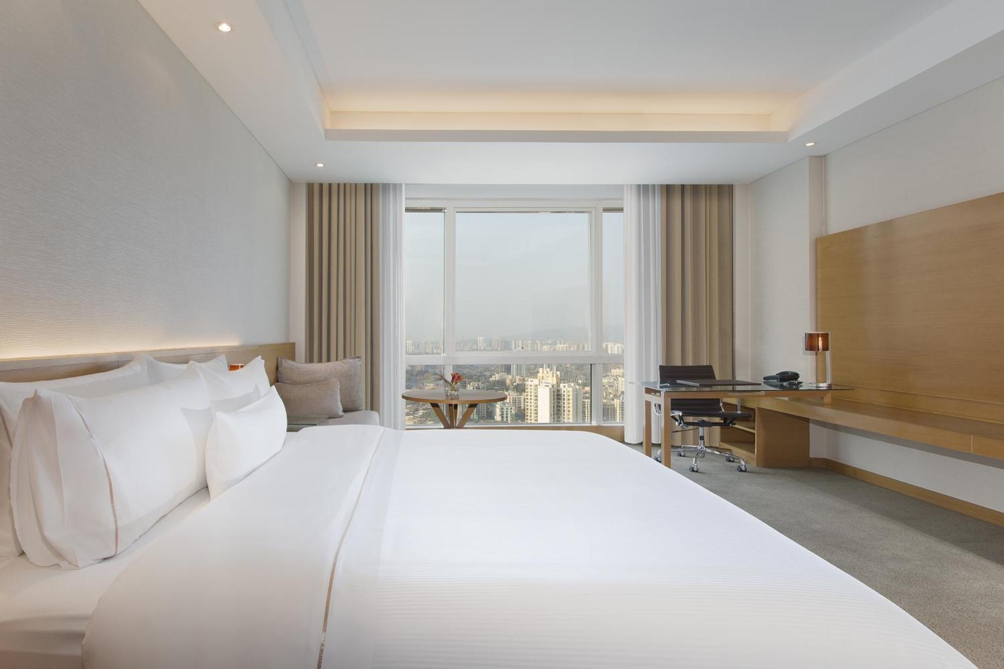 Executive Club Room King Bed Lounge Access on Spa