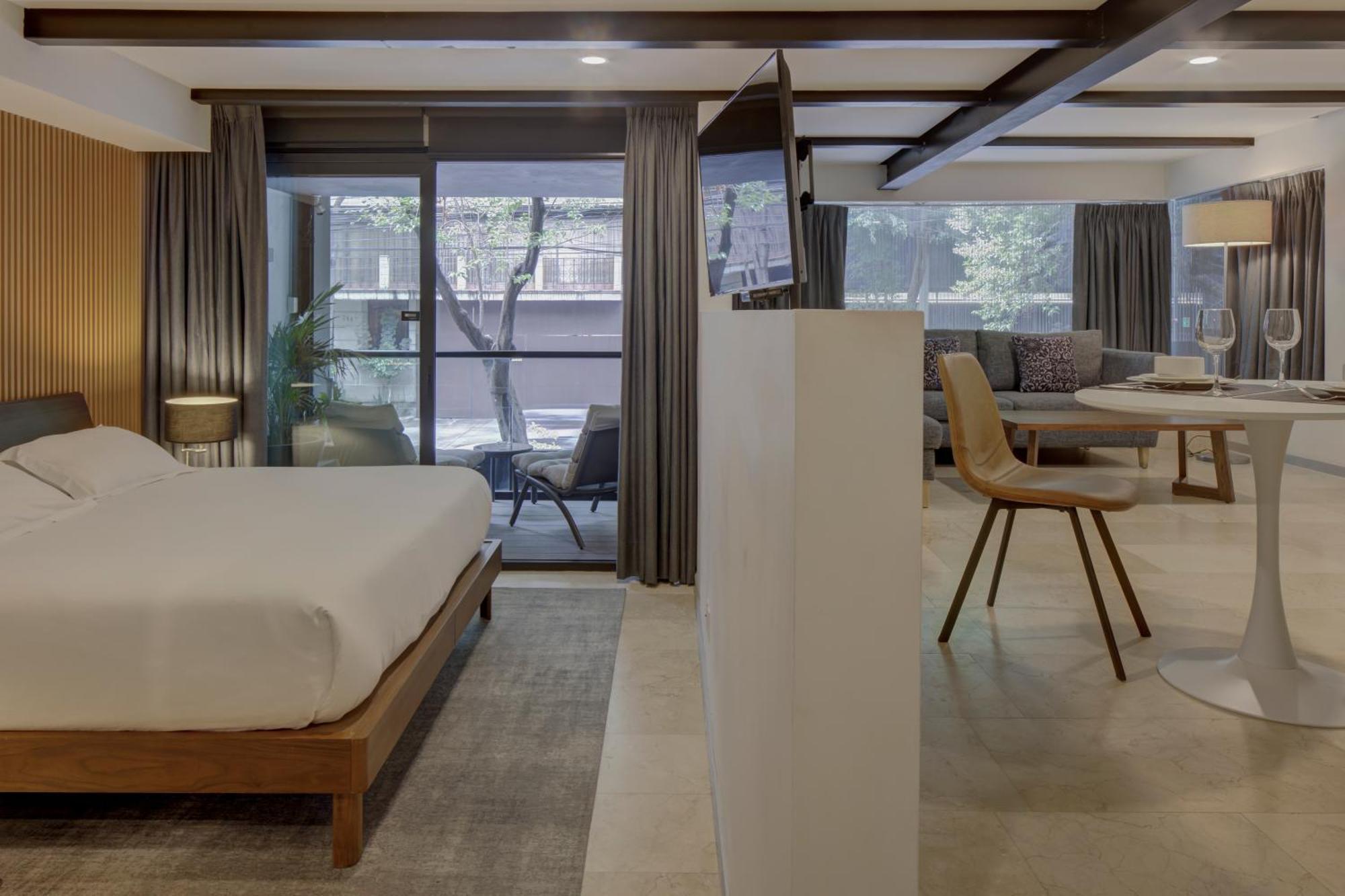 Deluxe Suite