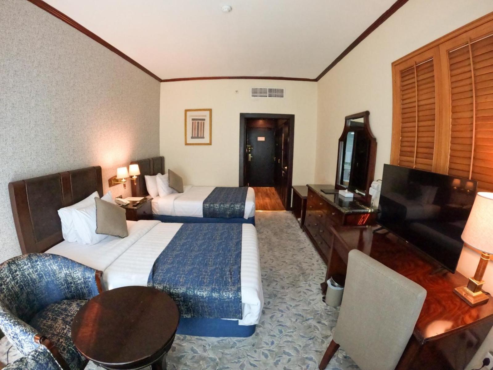 Comfort Triple Room on F&B
