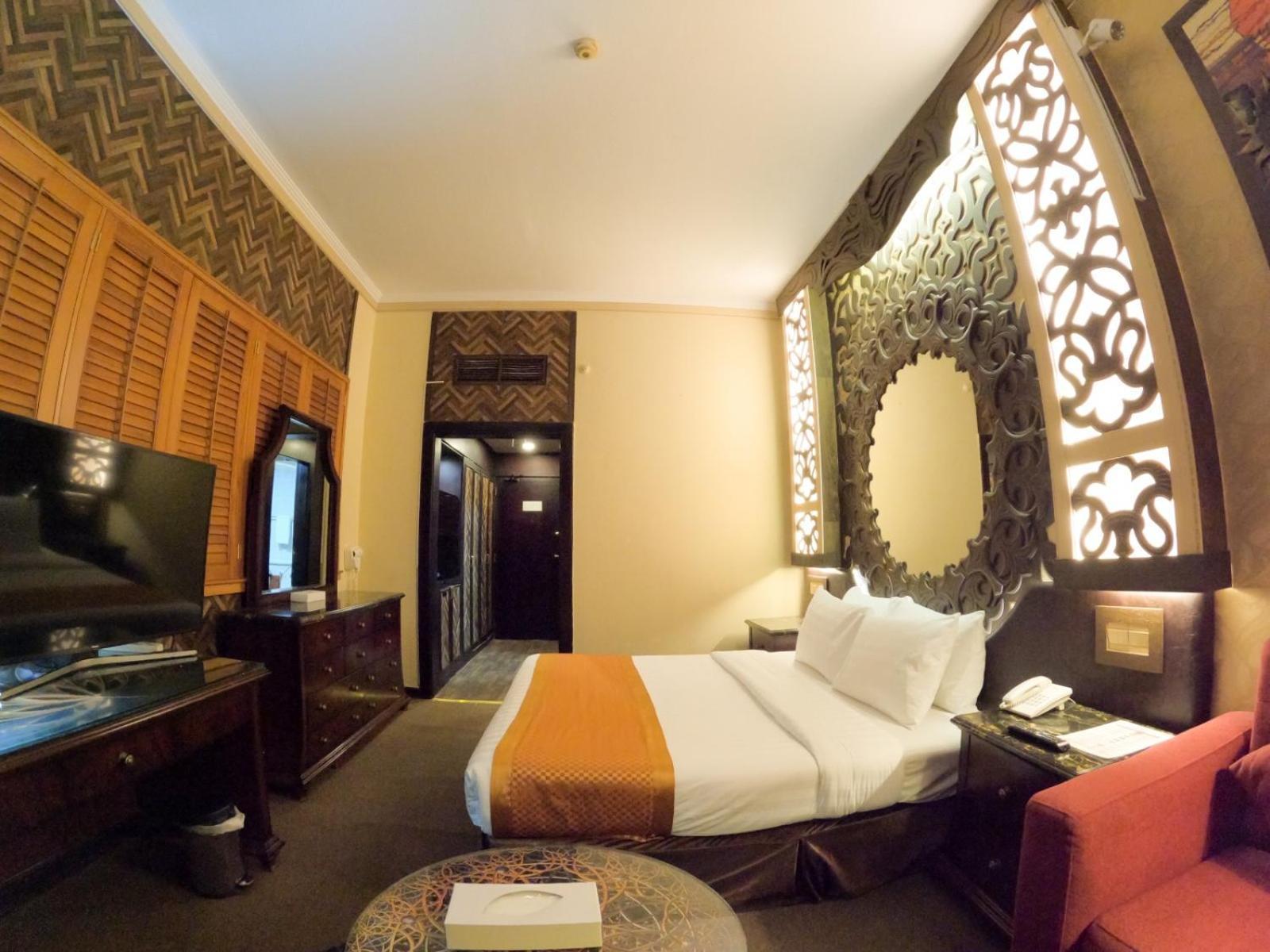 Deluxe Single Room on F&B