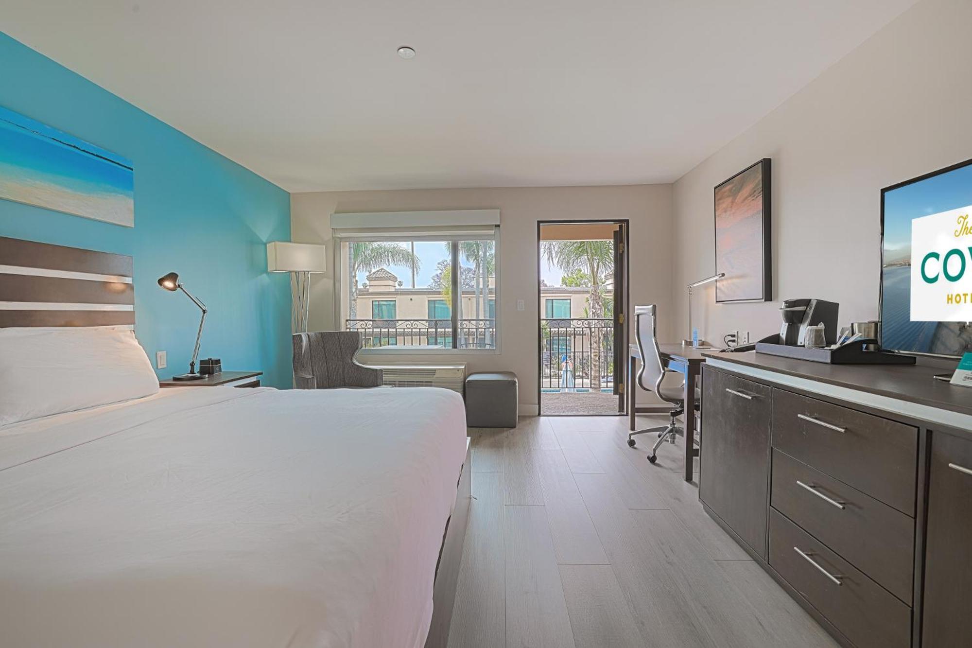 Deluxe King Room with Patio - Non-Smoking