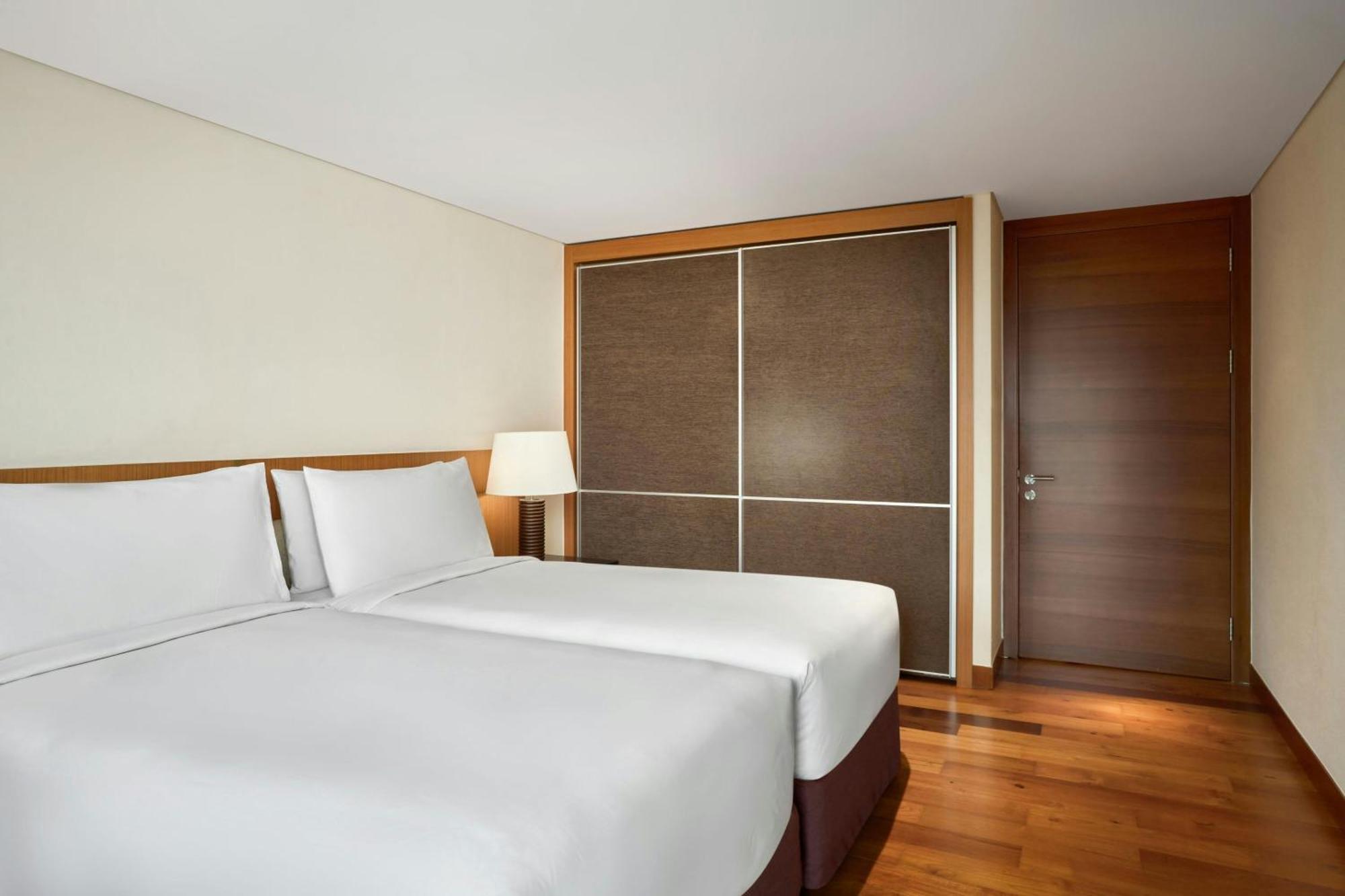 Two-Bedroom Suite One King Bed Two Twin Beds