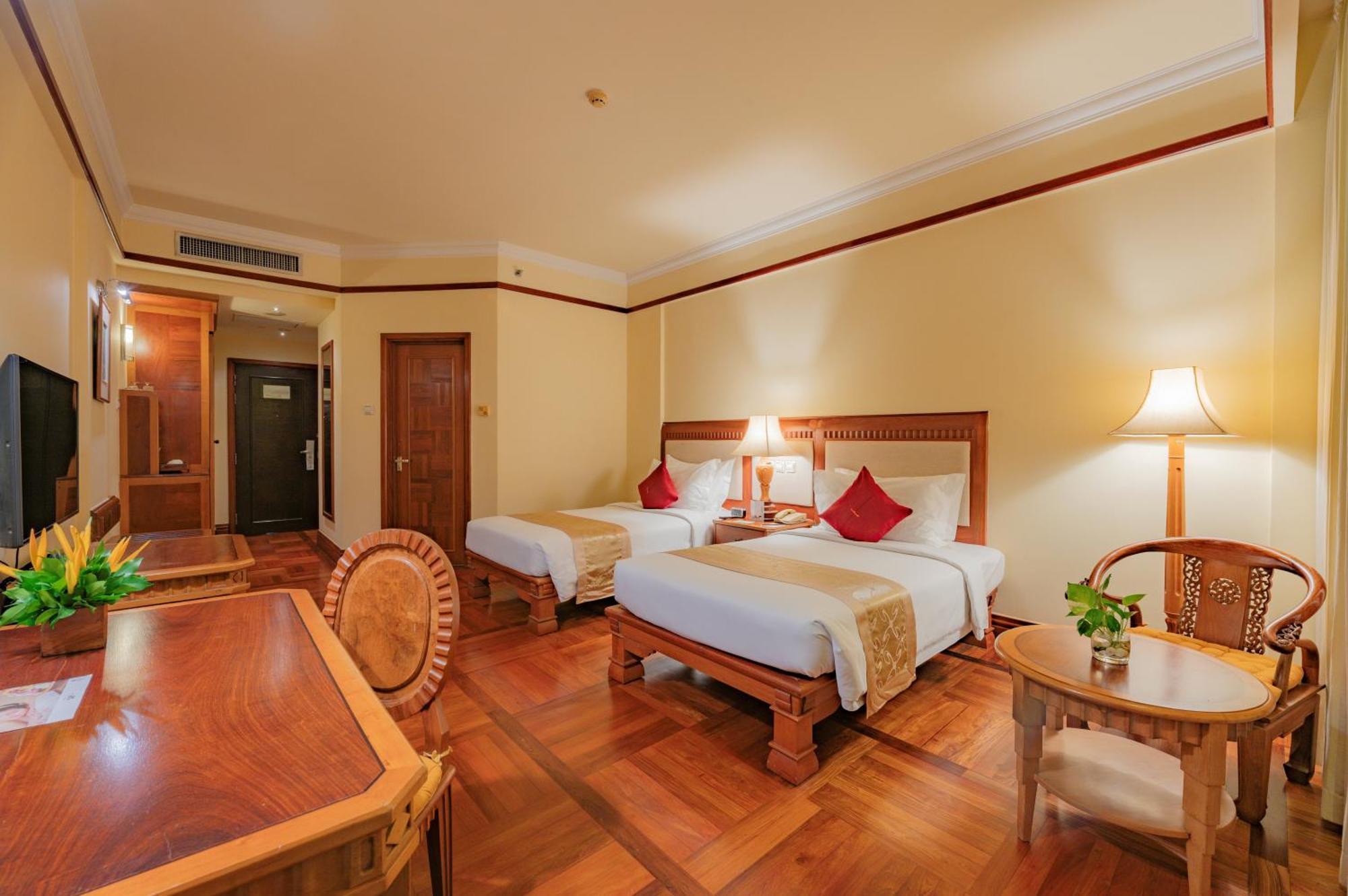 Deluxe Twin Pool View 15minutes foot massage