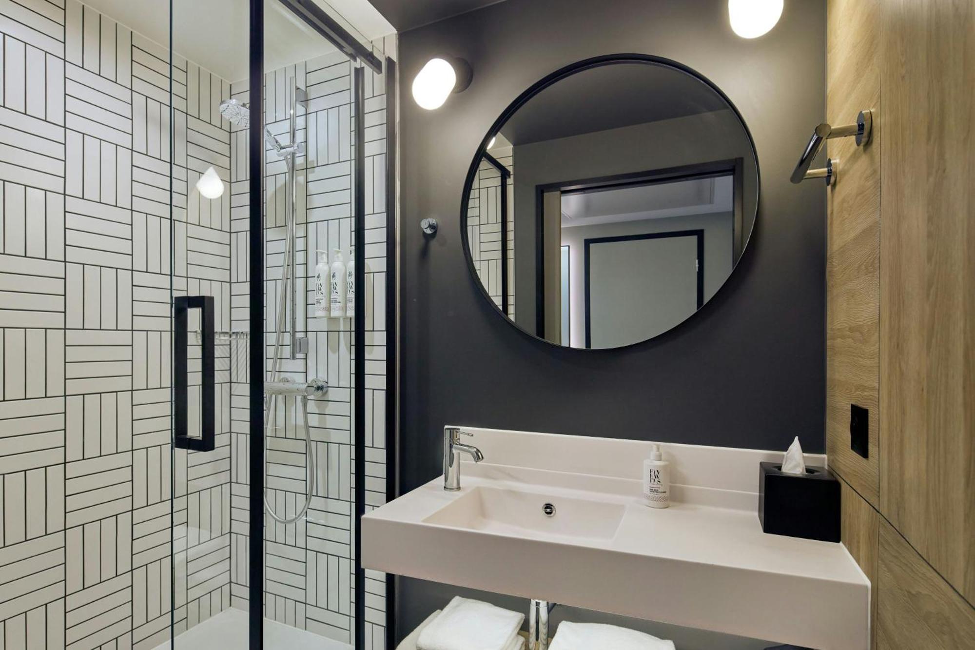 Moxy Twin Room
