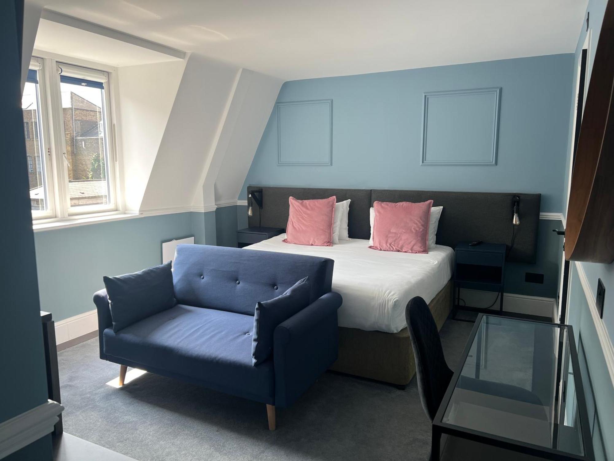 Deluxe King Room