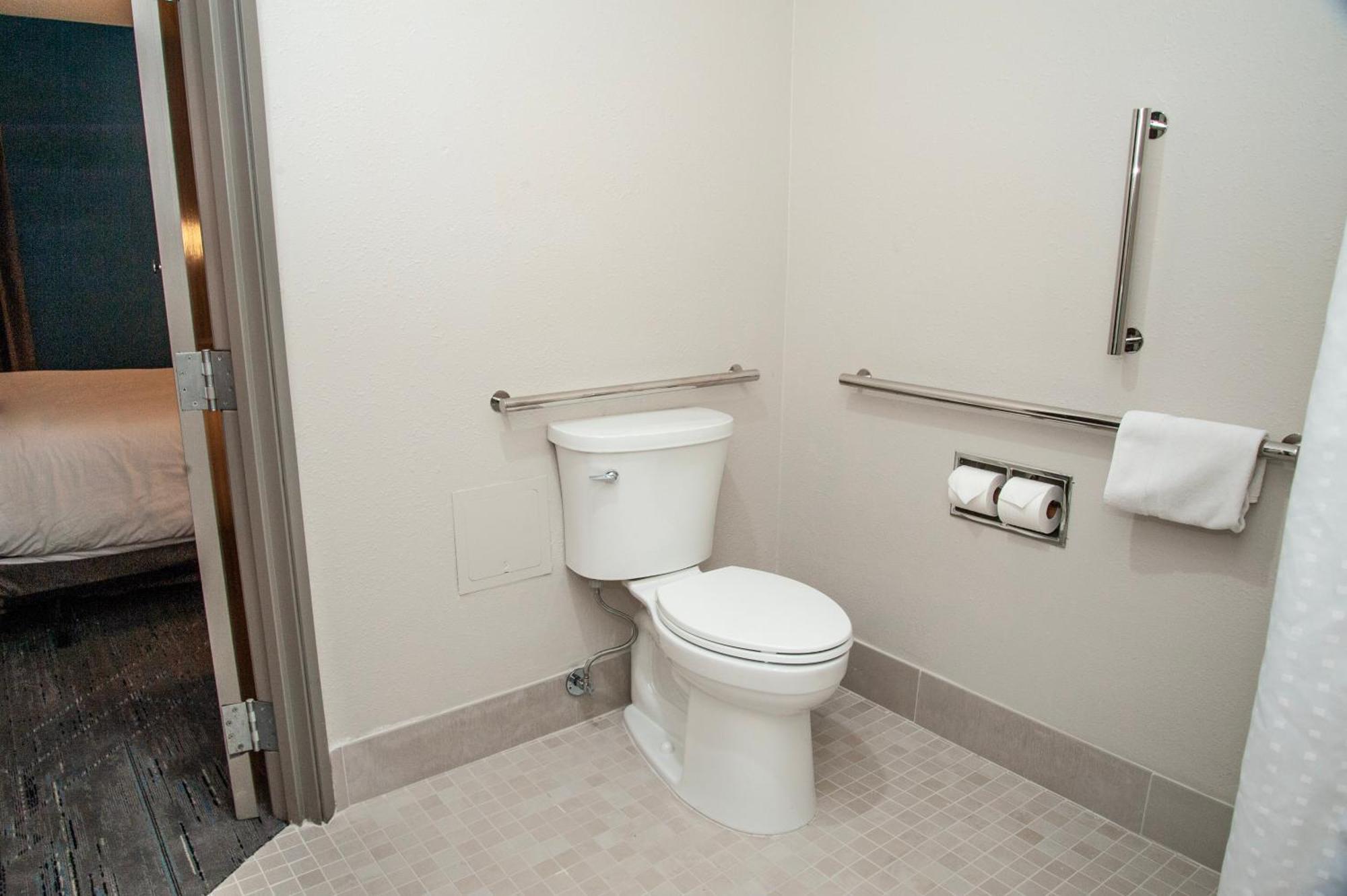 Queen Room Mobility Access Roll Shower