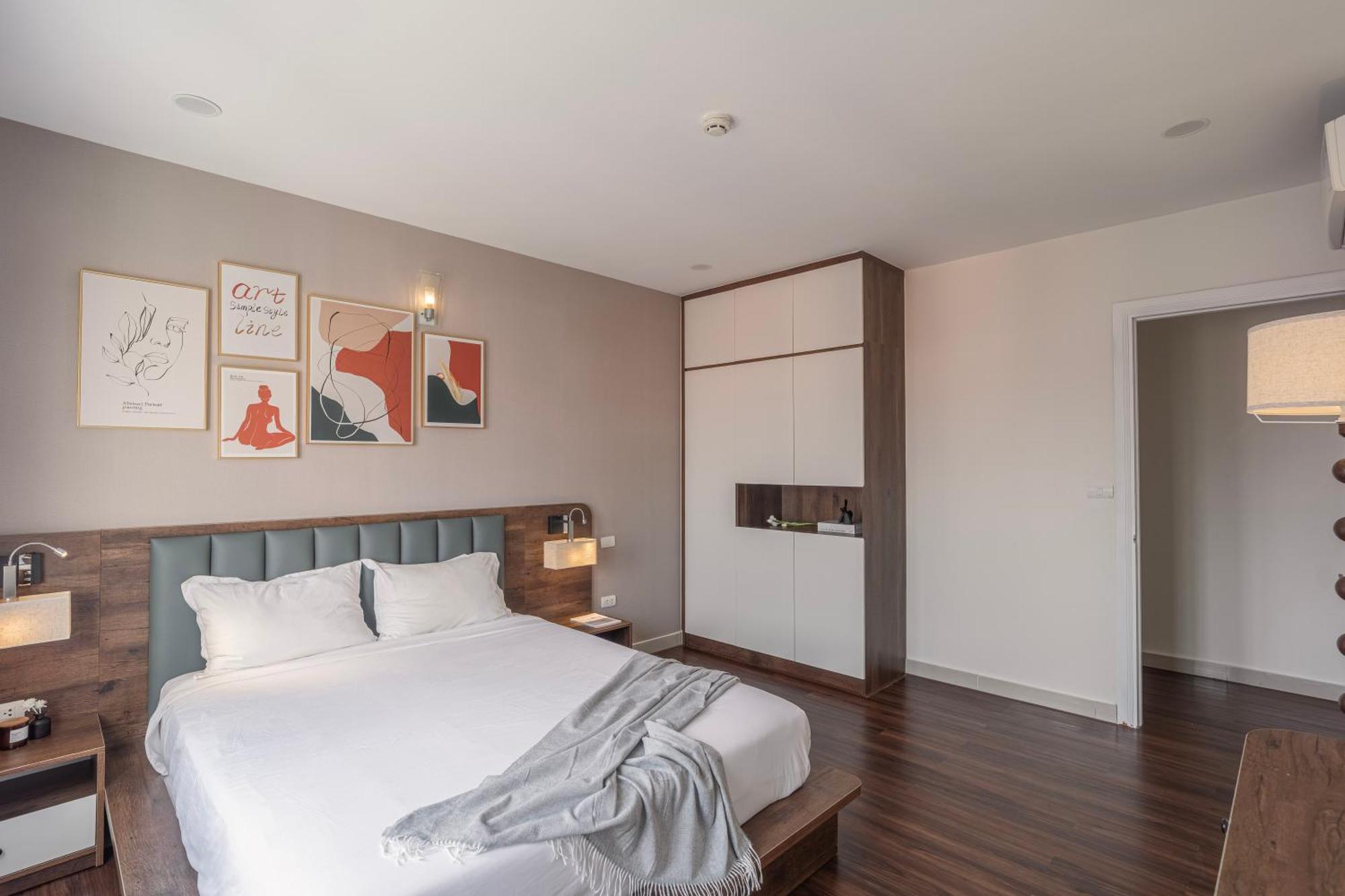 Two-Bedroom Apartment City View