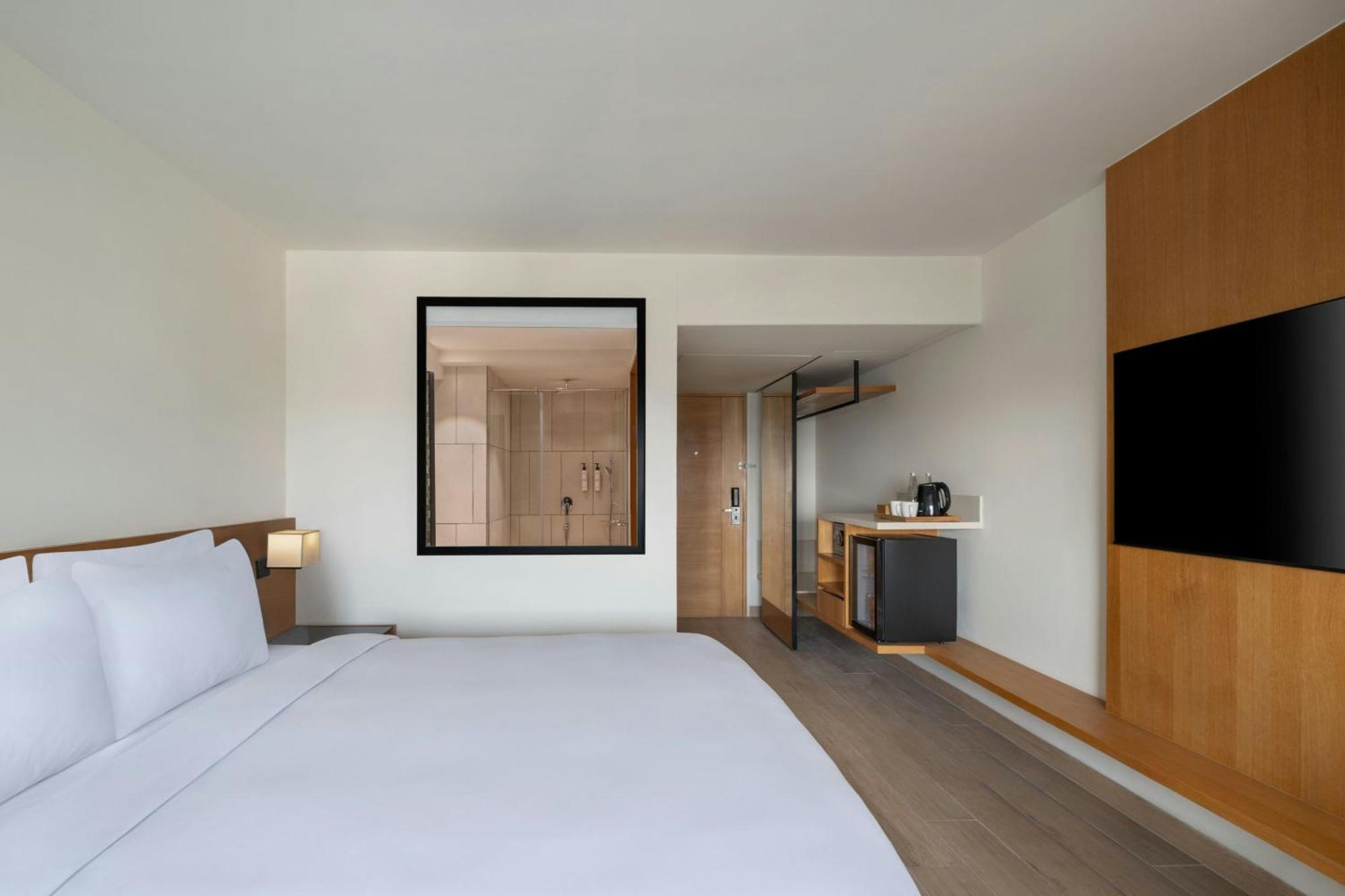 Premium Larger King Room with Airport View and City View: Enjoy 15% discount on F&B and Laundry services.