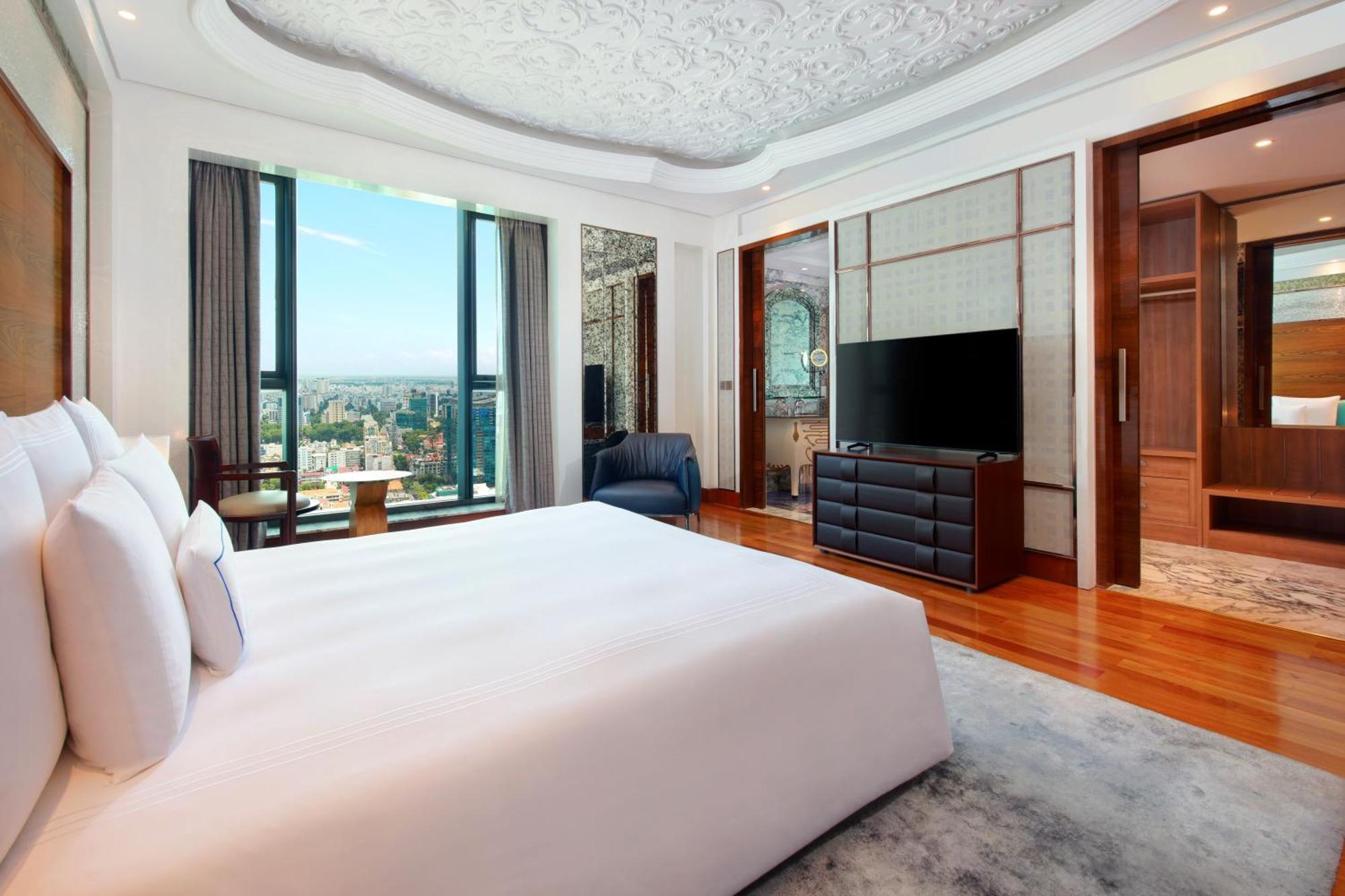 Panorama Suite High Floor Executive Lounge Access