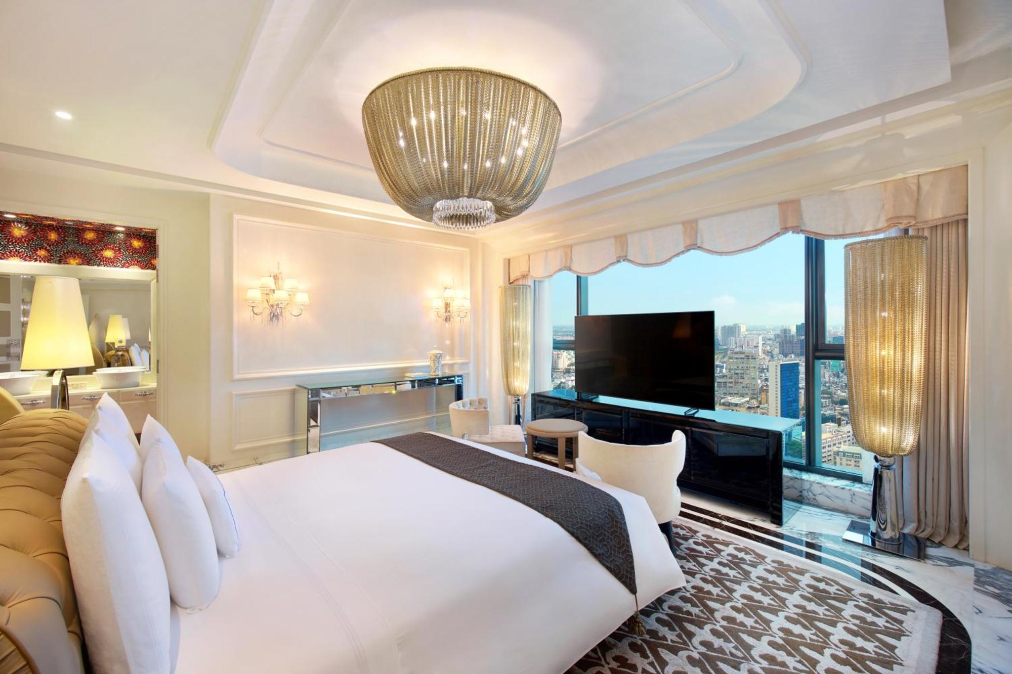 Designer Suite Two-way Airport Transfer Executive Lounge Access