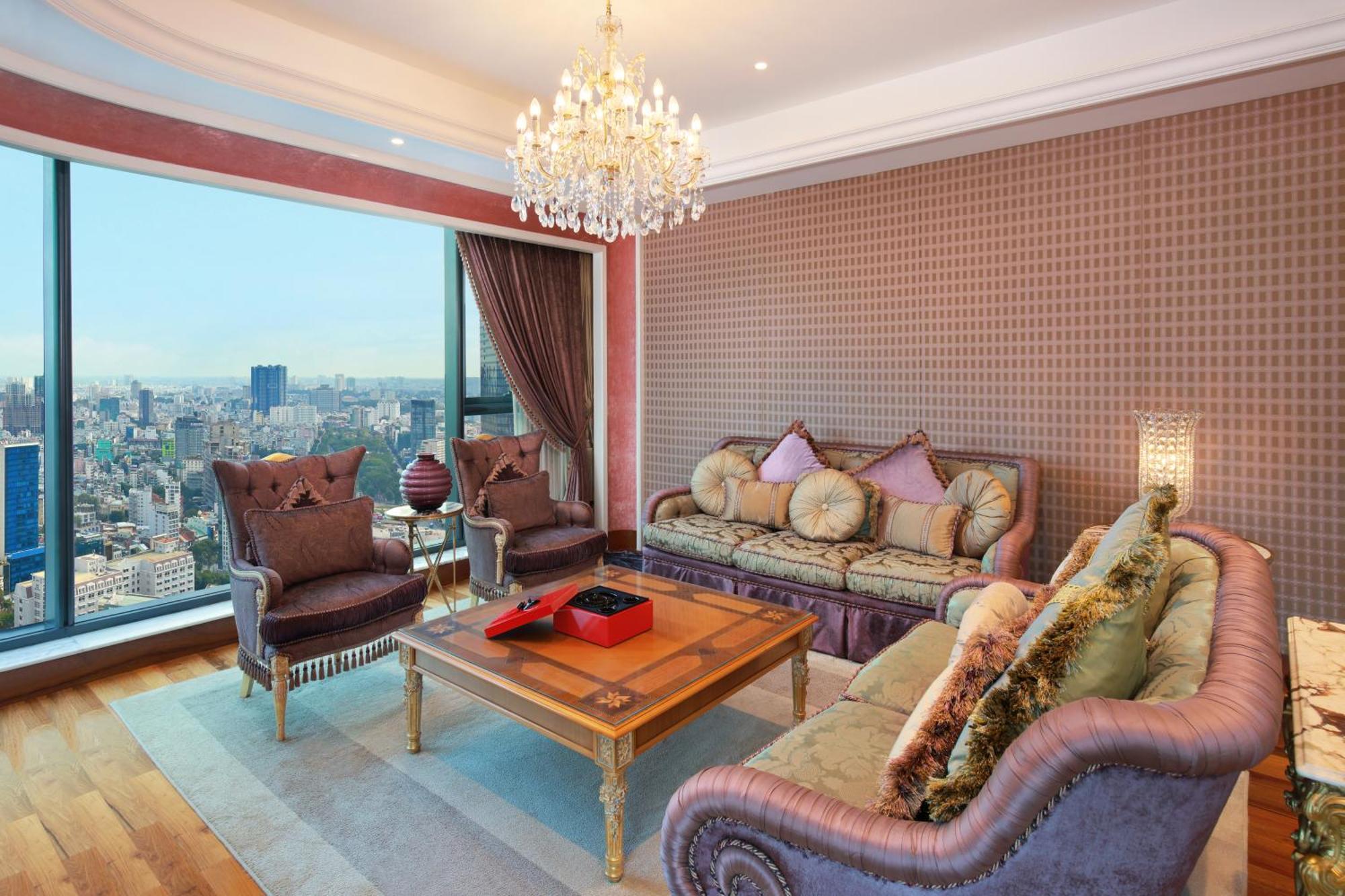 Designer Suite Two-way Airport Transfer Executive Lounge Access