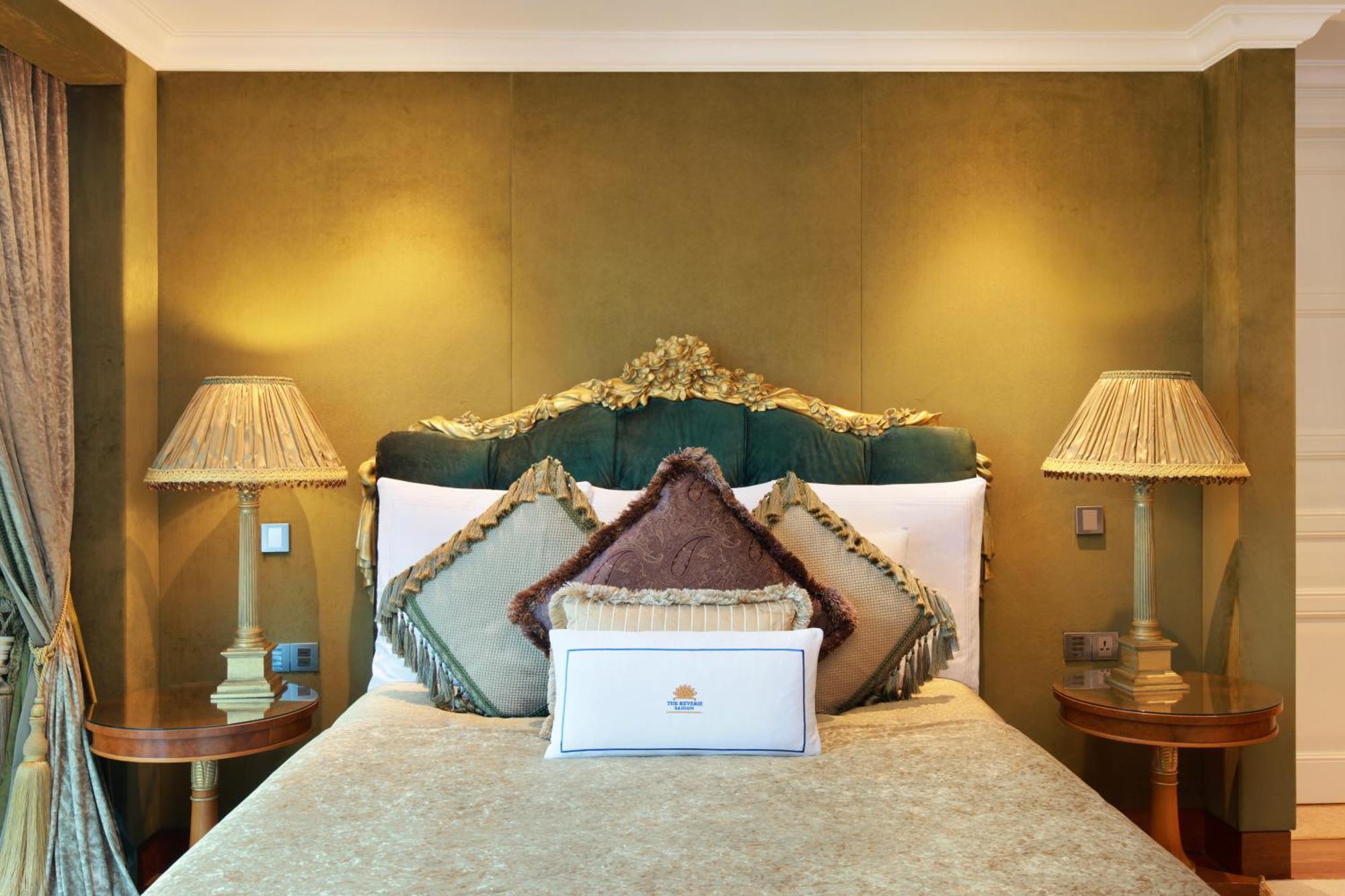 Designer Suite Two-way Airport Transfer Executive Lounge Access
