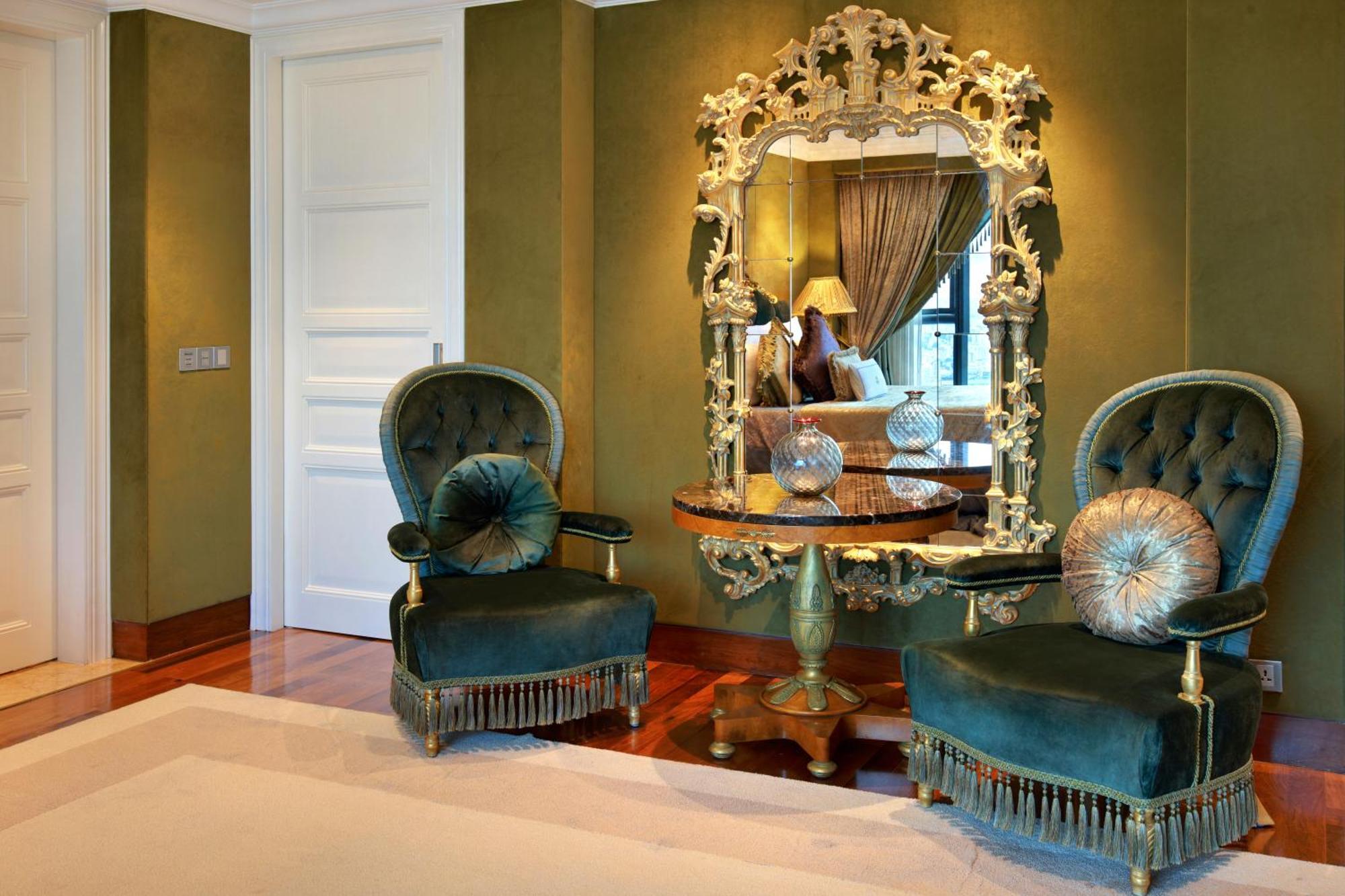 Designer Suite Two-way Airport Transfer Executive Lounge Access