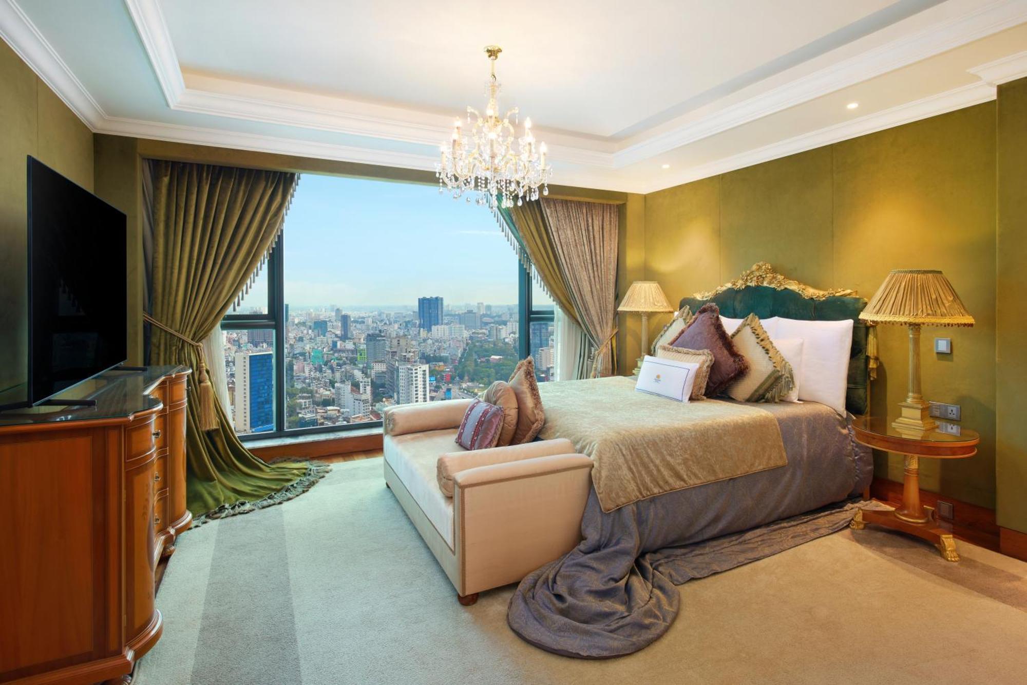 Designer Suite Two-way Airport Transfer Executive Lounge Access