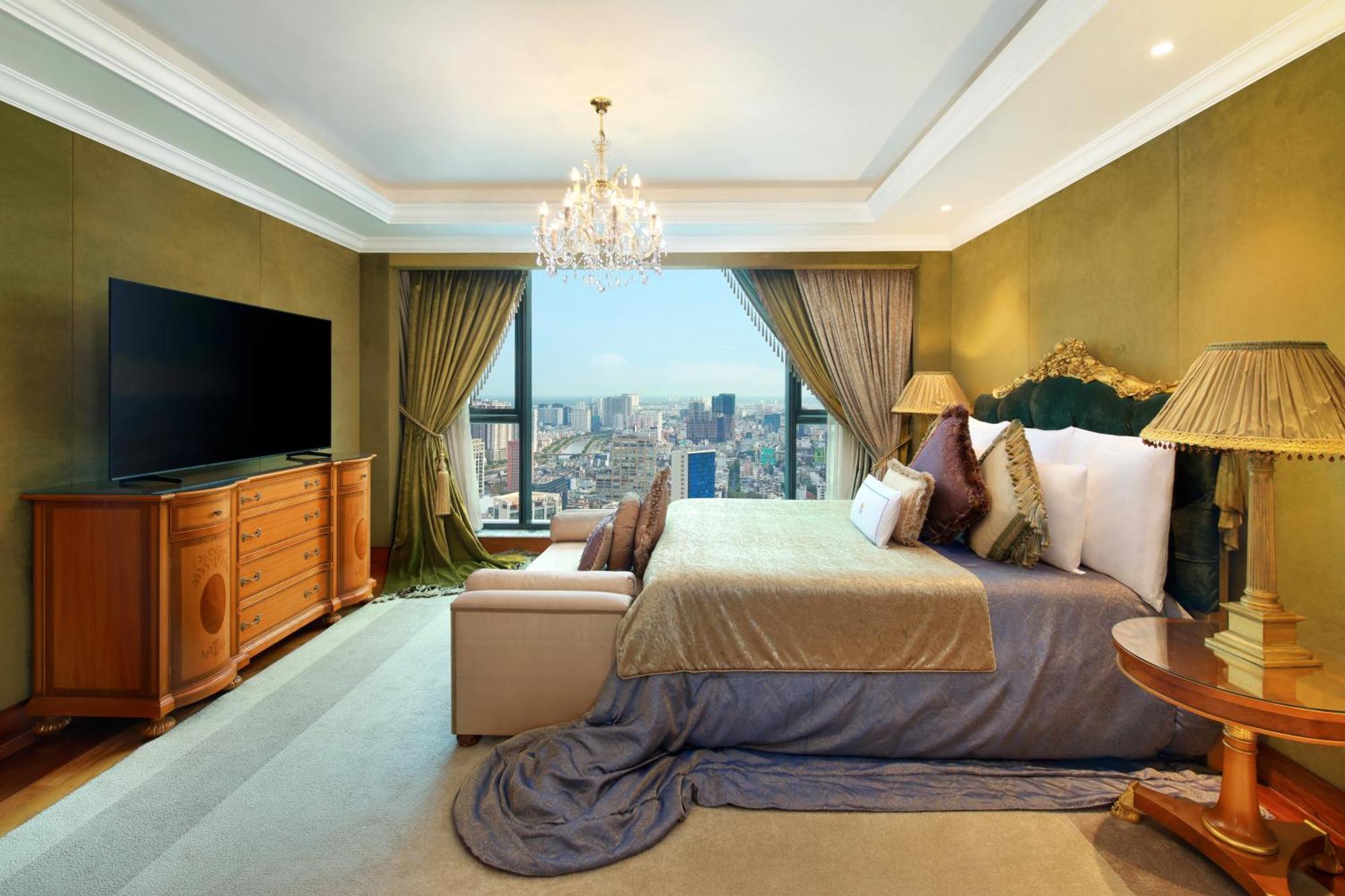 Designer Suite Two-way Airport Transfer Executive Lounge Access